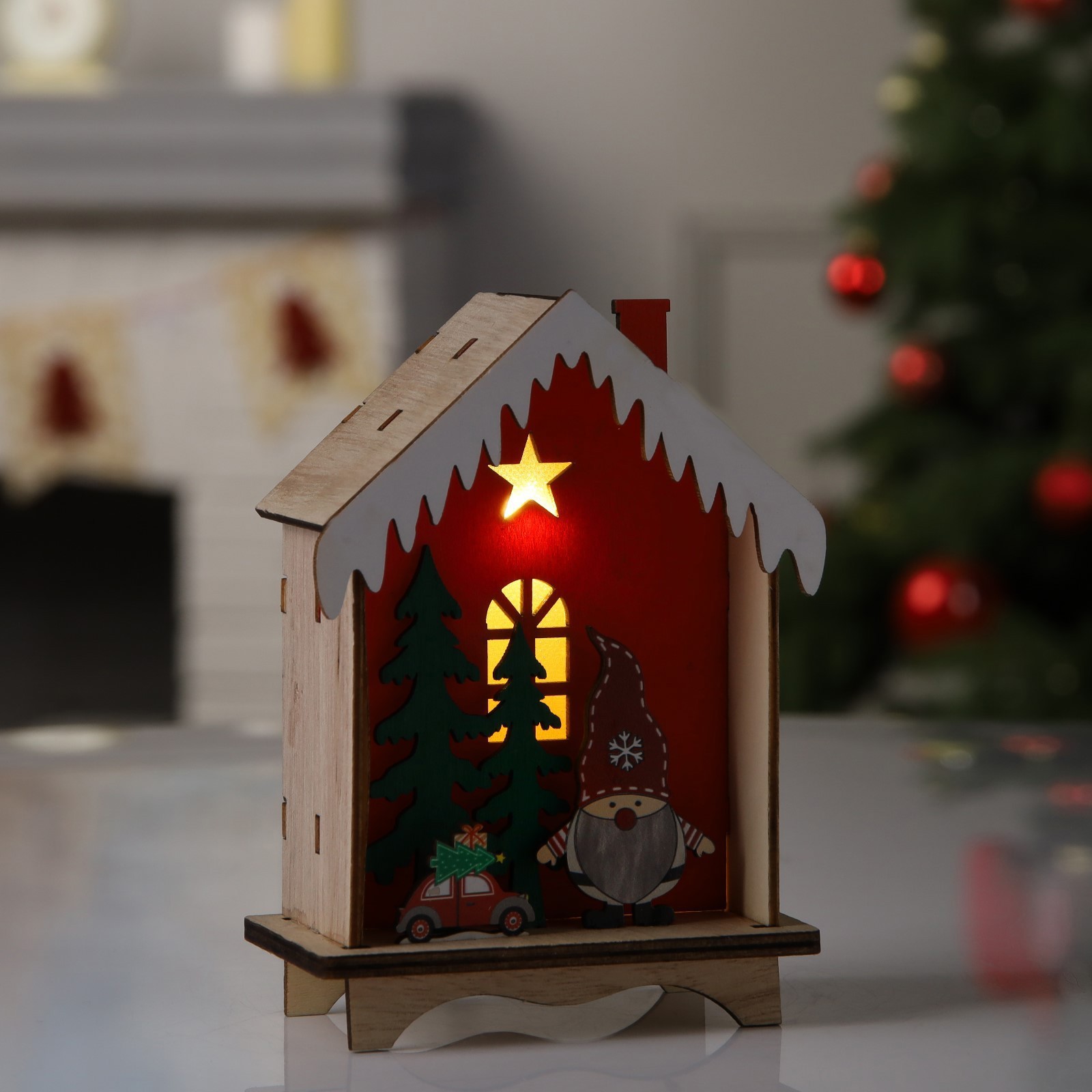 Изображение товара Светящаяся электрическая фигура Домик с зелёными ёлками 12 В разноцветный для дома и улицы
