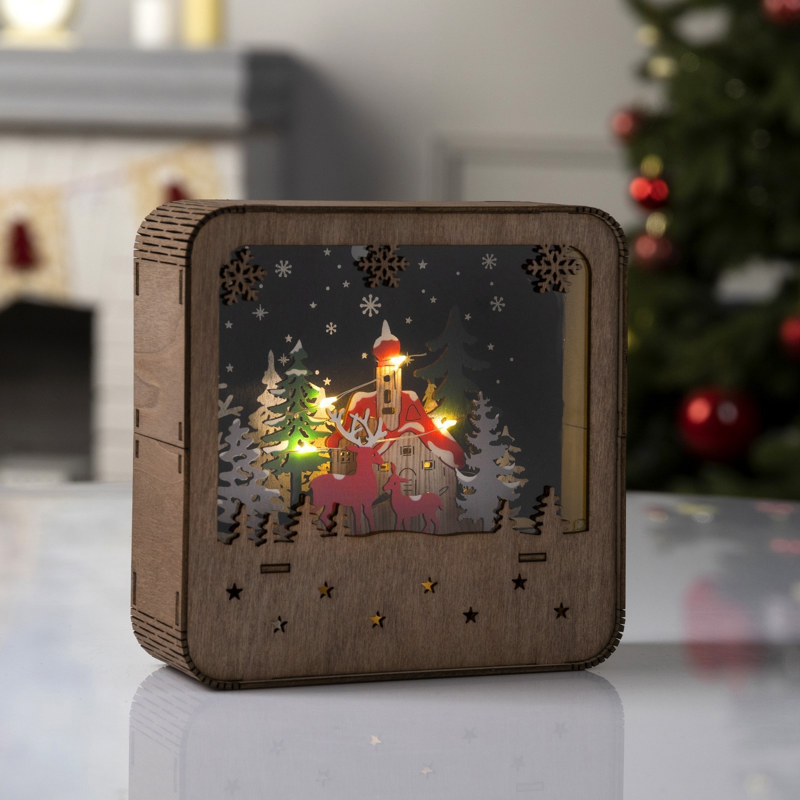 Изображение товара Светящаяся электрическая фигура Замок с оленями Luazon Lighting 5 см разноцветный