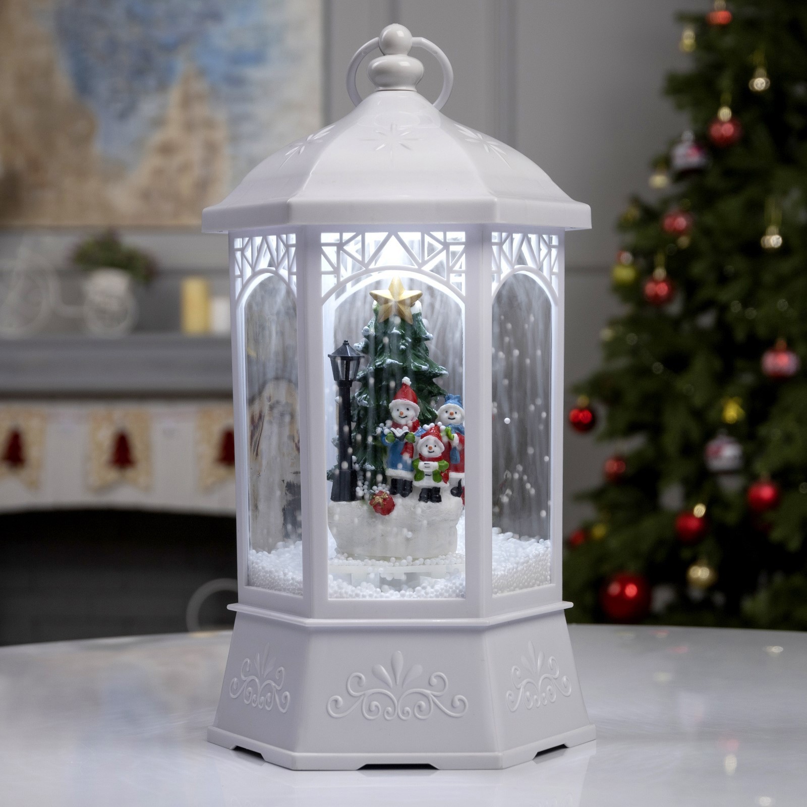 Изображение товара Светящаяся электрическая фигура Фонарь со снеговиками и ёлкой для дома Luazon lighting h 20 см разноцветный