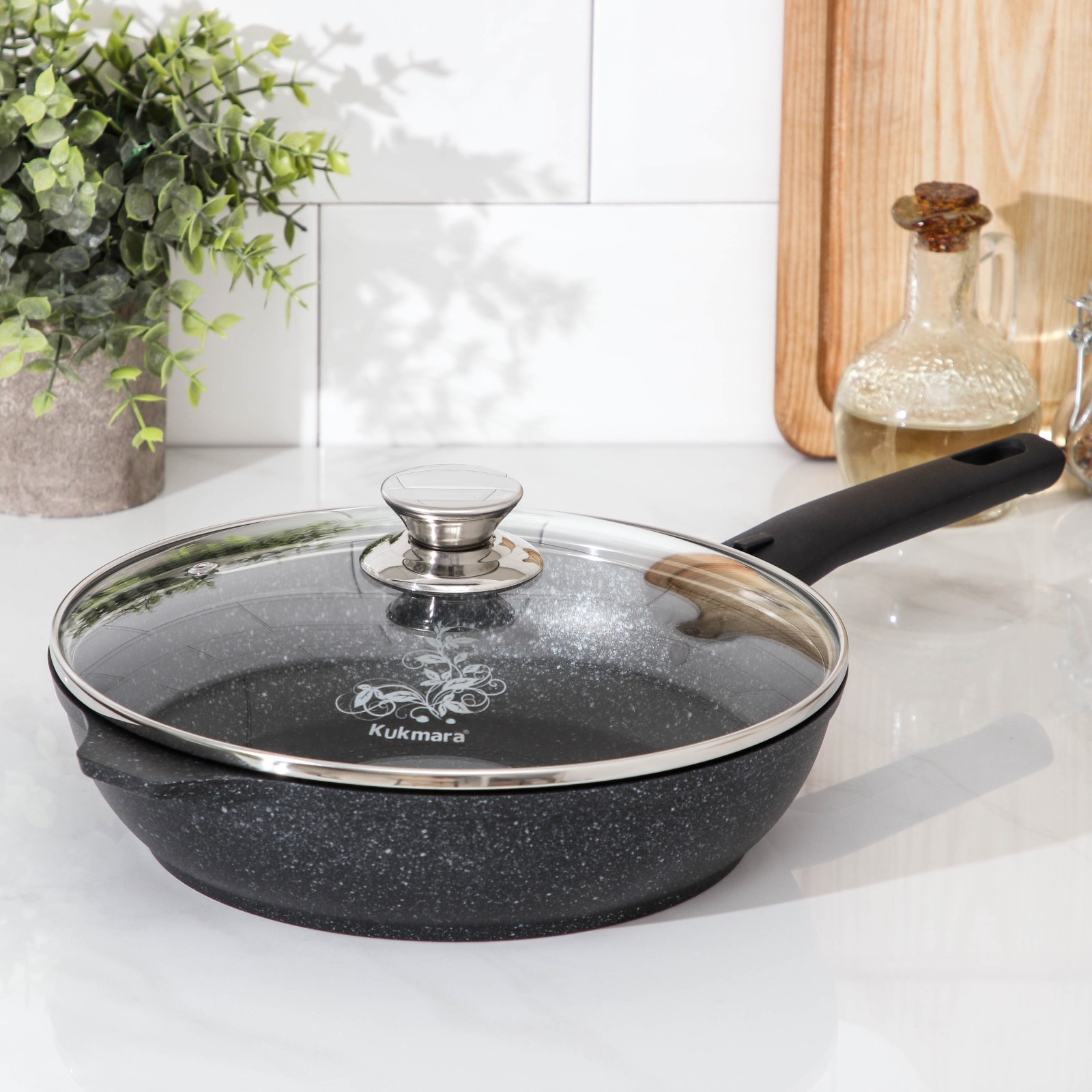 Изображение товара Сковорода Kukmara 4611503 диаметр 24 см с крышкой и съемной ручкой черная