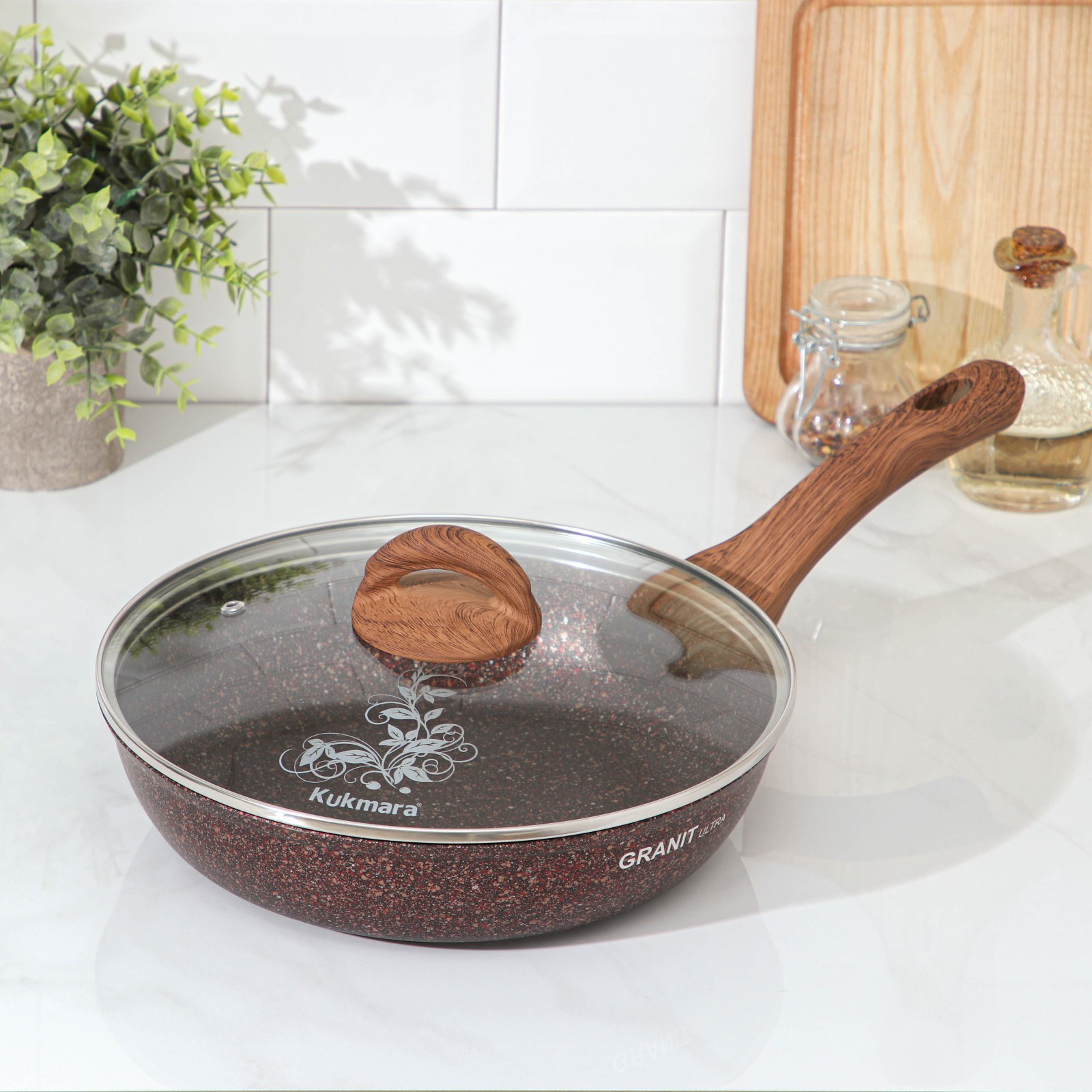 Изображение товара Сковорода Kukmara Granit ultra 26 см с крышкой из алюминия и коричневым покрытием