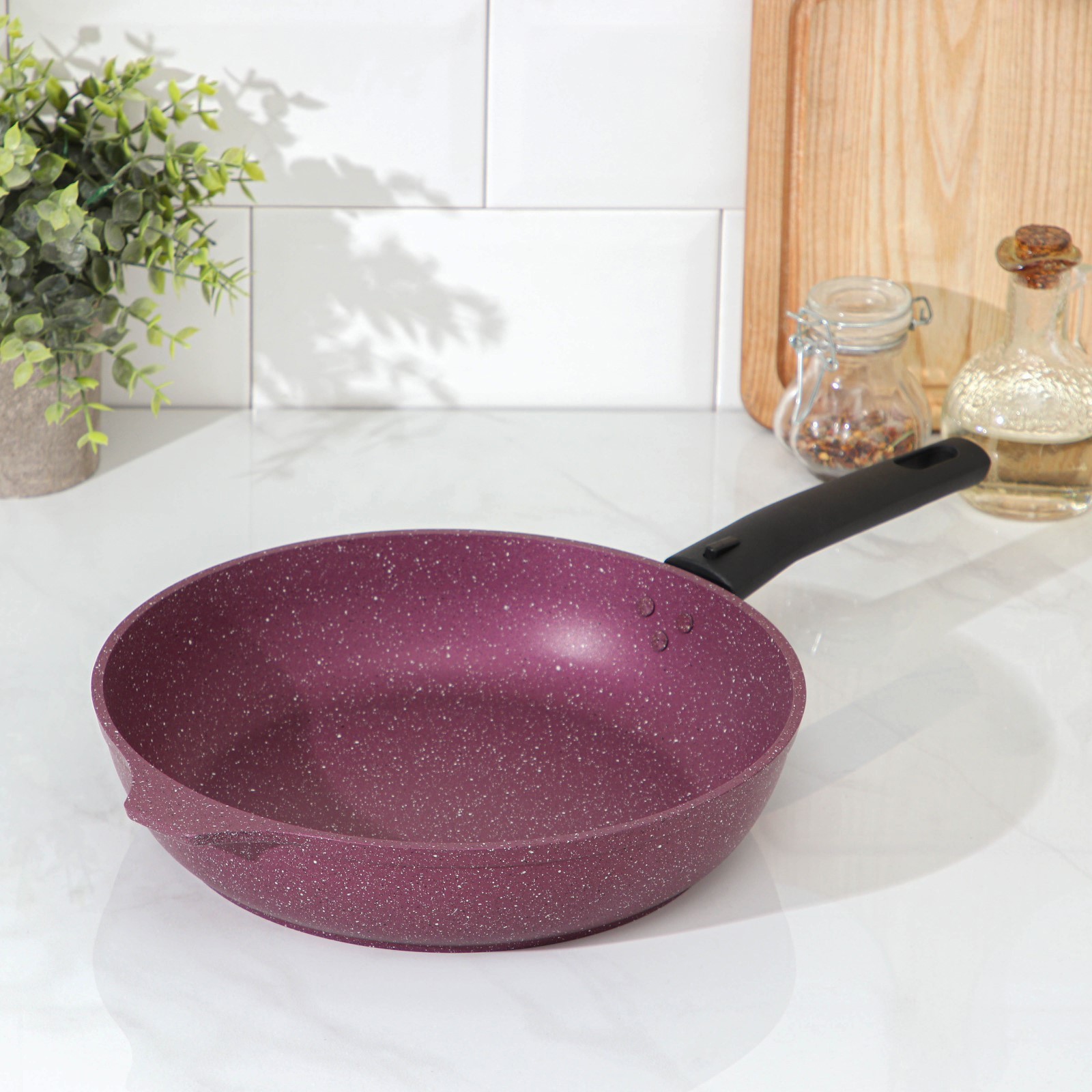 Изображение товара Сковорода Kukmara Trendy style 26 см со съемной ручкой без крышки алюминий литой цвет сиреневый