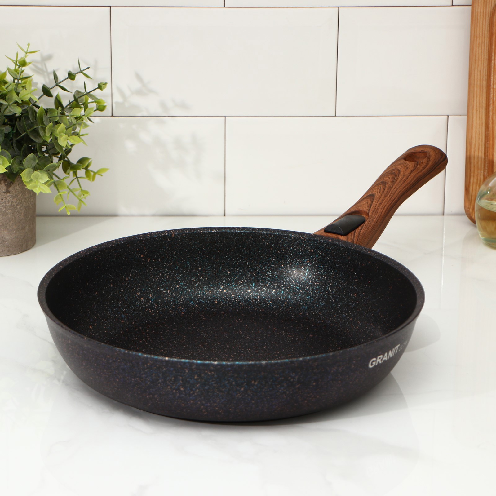 Изображение товара Сковорода Kukmara Granit ultra 28 см со съемной ручкой без крышки алюминий литой цвет синий