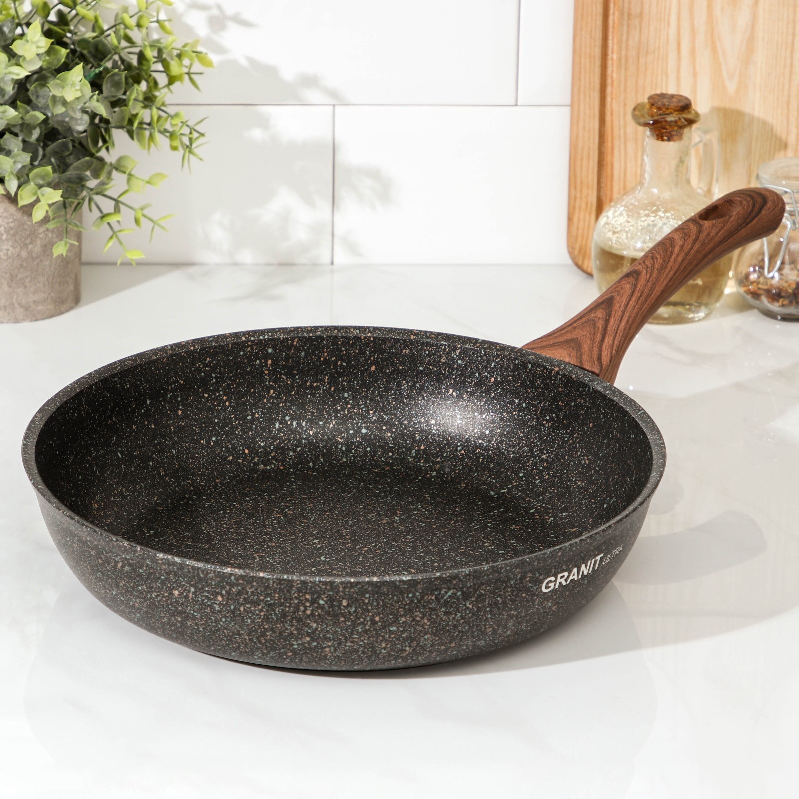 Изображение товара Сковорода Kukmara Granit ultra 28 см антипригарная коричневая