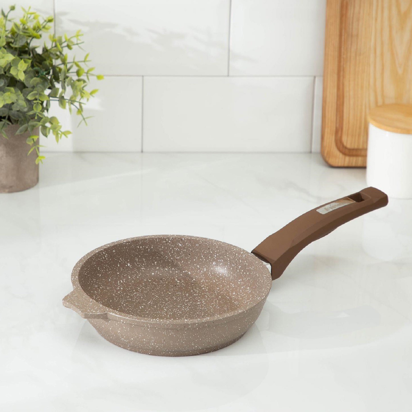 Изображение товара Сковорода Мечта 4832351 18 см без крышки алюминий литой цвет коричневый