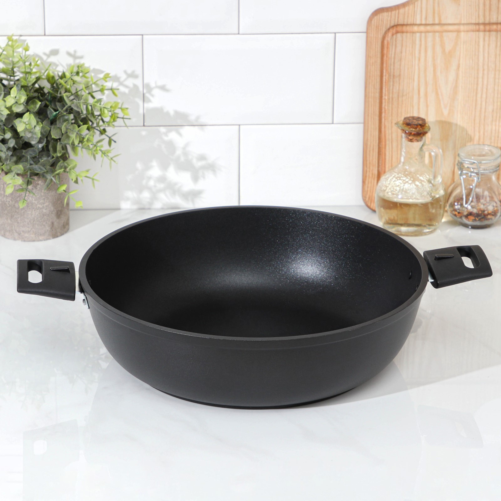 Изображение товара Сковорода Kukmara Традиция 30 см со съемной ручкой без крышки алюминий литой цвет черный