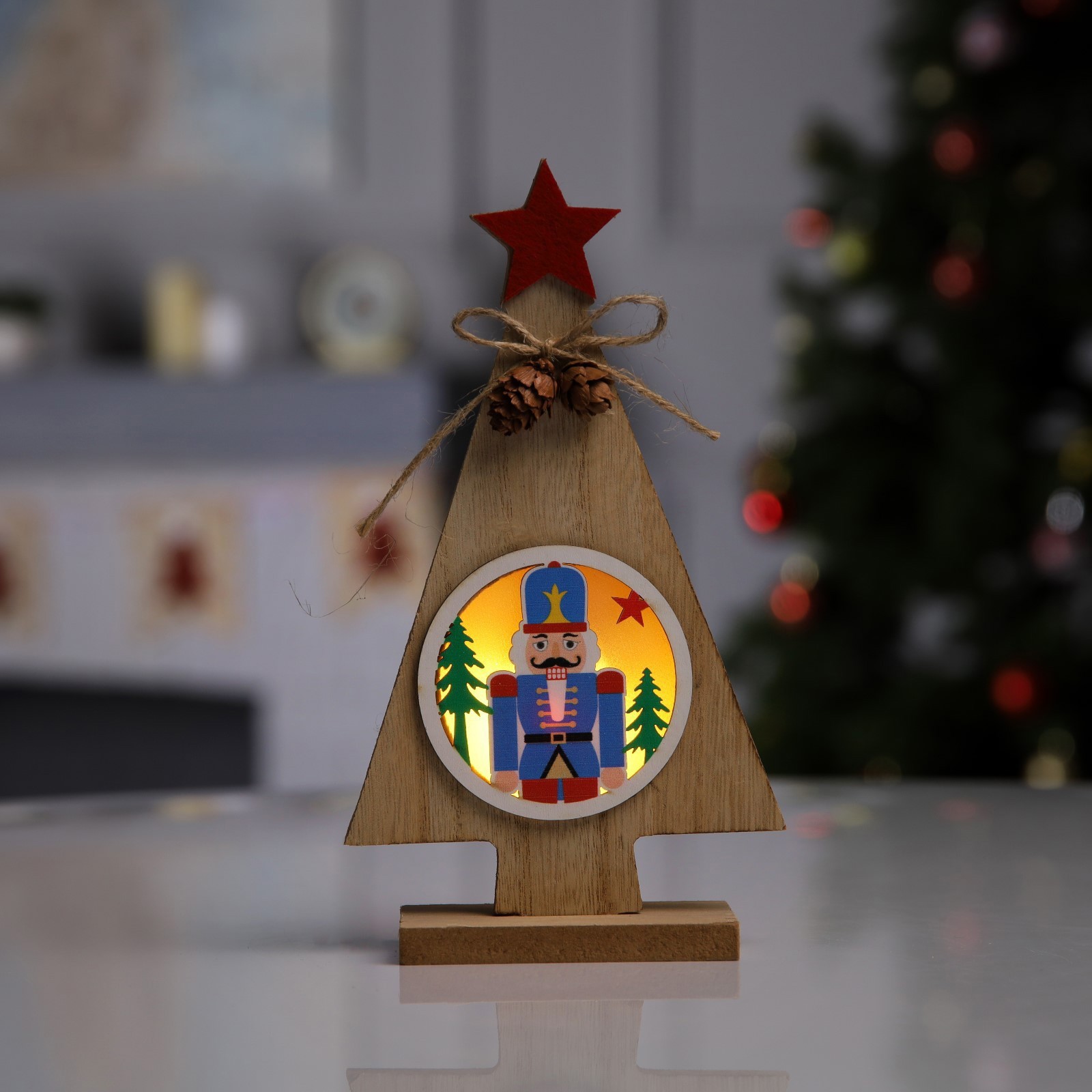 Изображение товара Светящаяся электрическая фигура Щелкунчик для дома 5 см разноцветный LUAZON LIGHTING