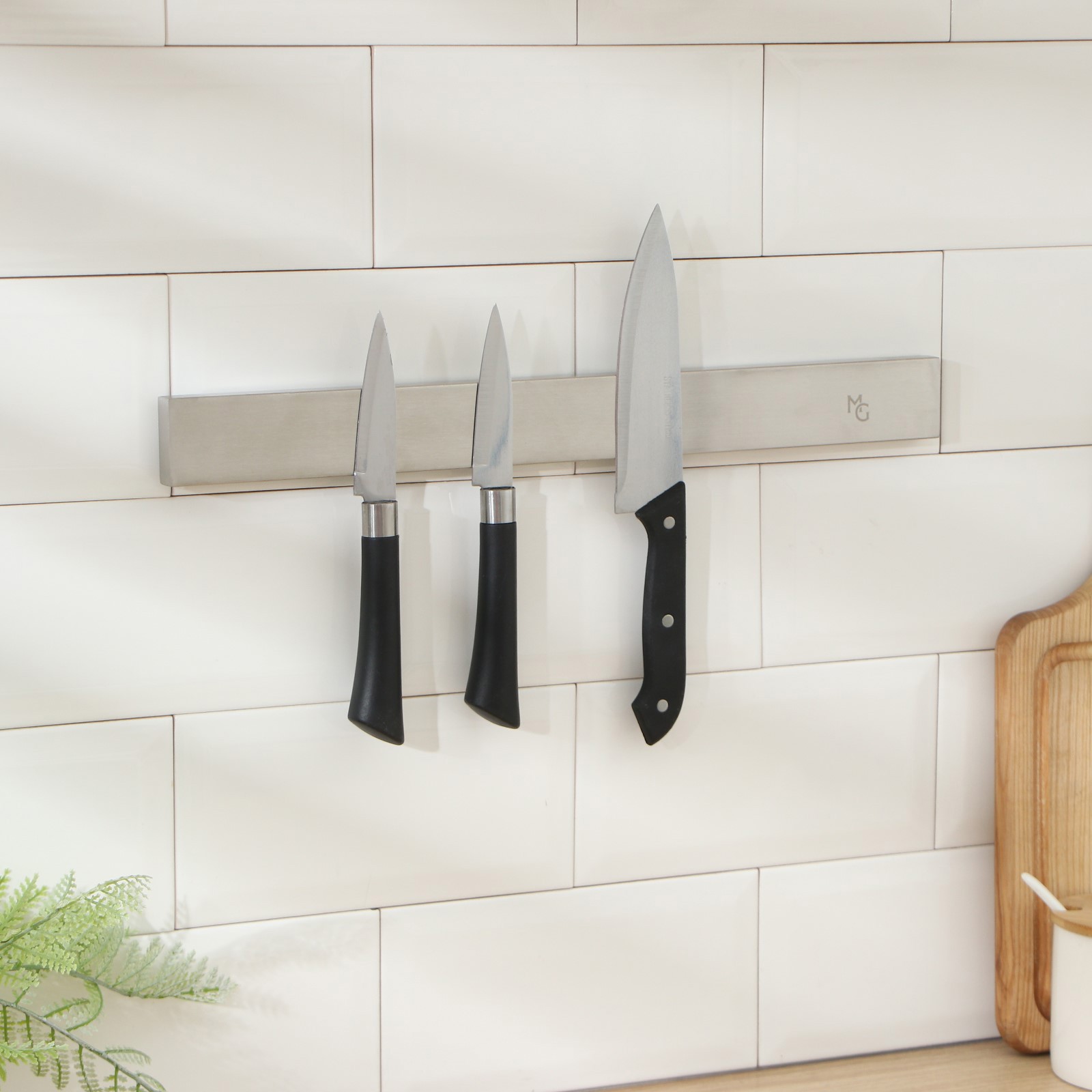 Изображение товара Магнитный держатель для ножей Magistro 9039452 из стали серебристый новинка