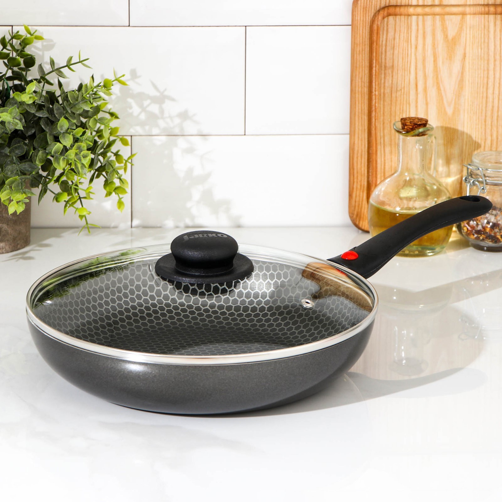 Изображение товара Сковорода JARKO Forever 26 см с крышкой и съемной ручкой алюминий черная