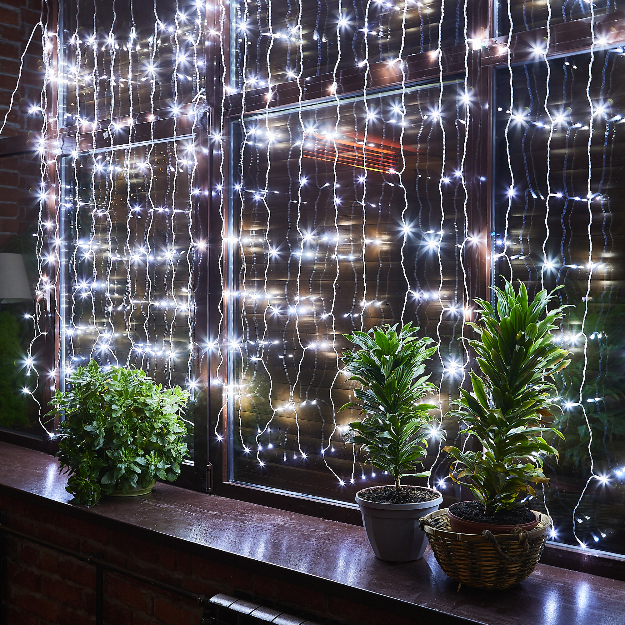 Изображение товара Гирлянда светодиодная занавес Uniel электрическая 3x2 м белый свет 1 режим 264 лампы цвет прозрачный