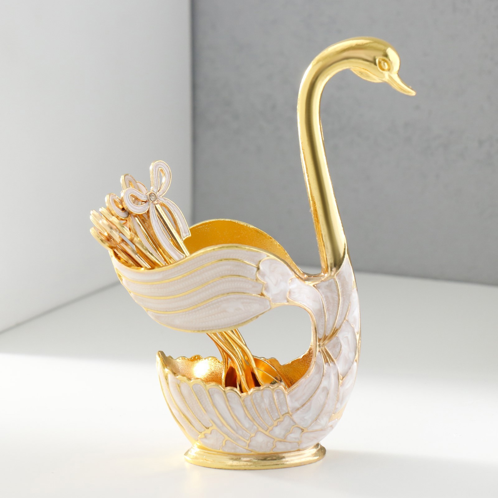 Изображение товара Набор из 6 шт сувенирных ложек с бантиком "Лебедь с перламутром" 5x11x15 см