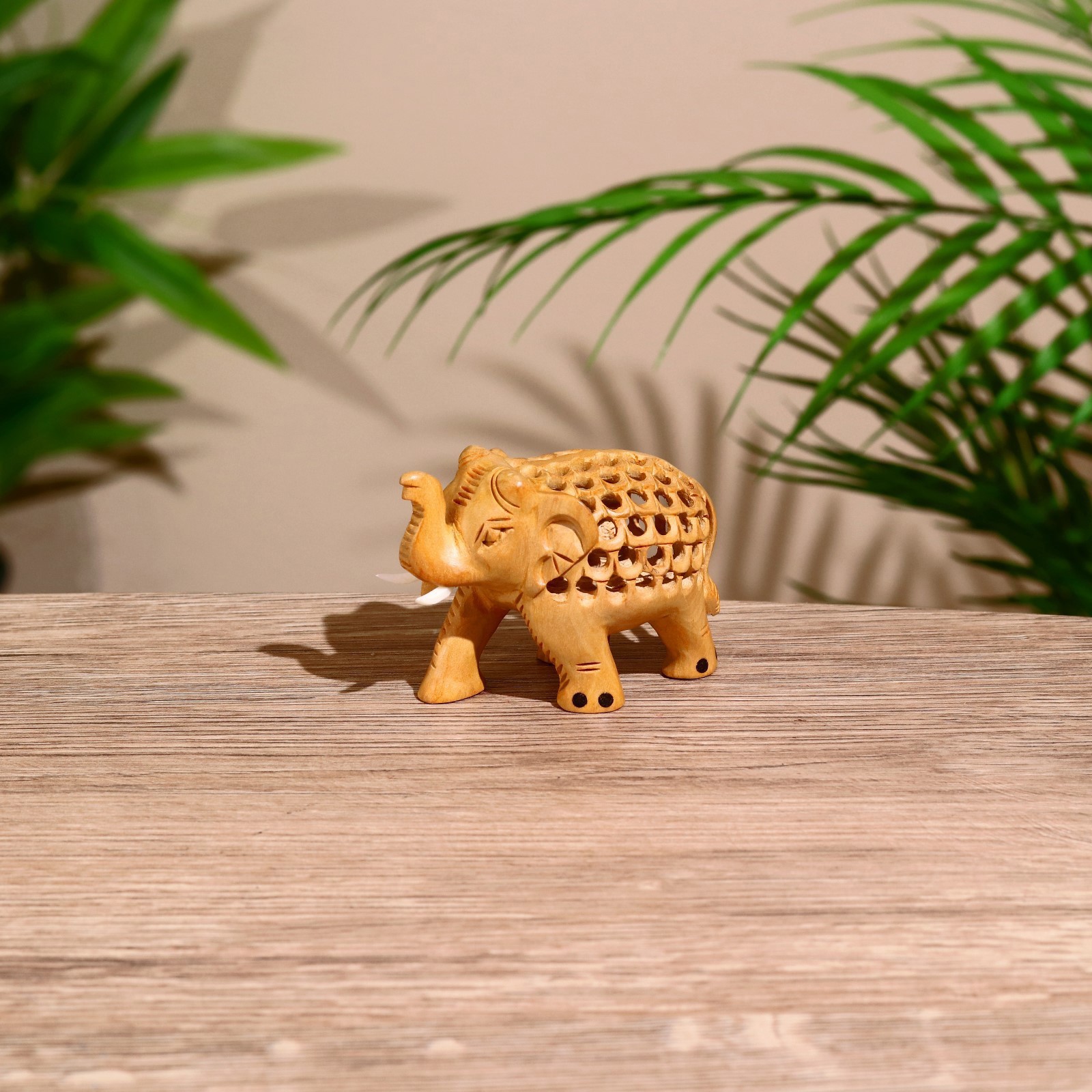 Изображение товара Сувенир Слоник из дерева кадам 8x5x4 см