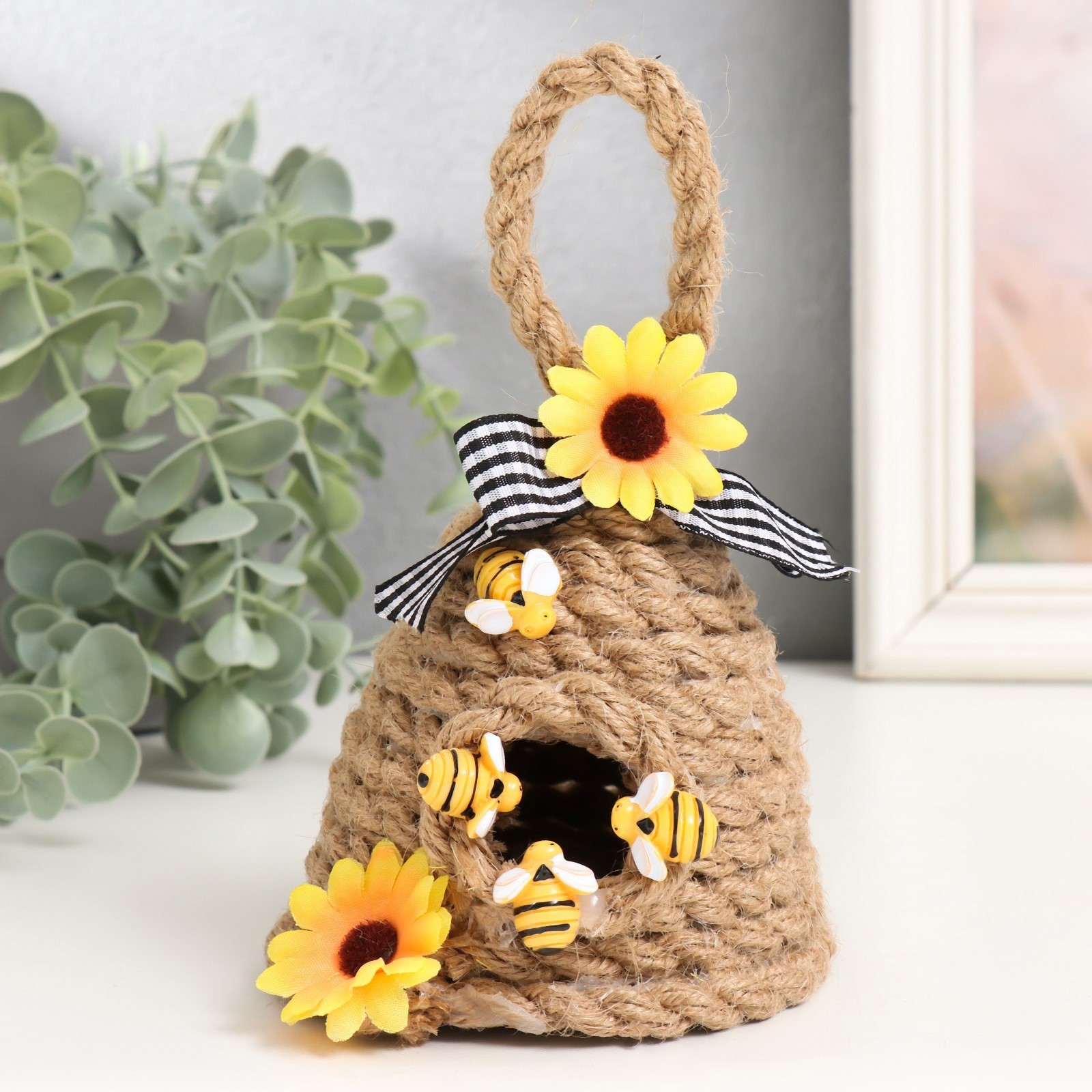 Изображение товара Декоративная фигура SIMALAND Пчелиный улей 10x18 см Изображение товара Декоративная фигура SIMALAND Пчелиный улей 10x18 см