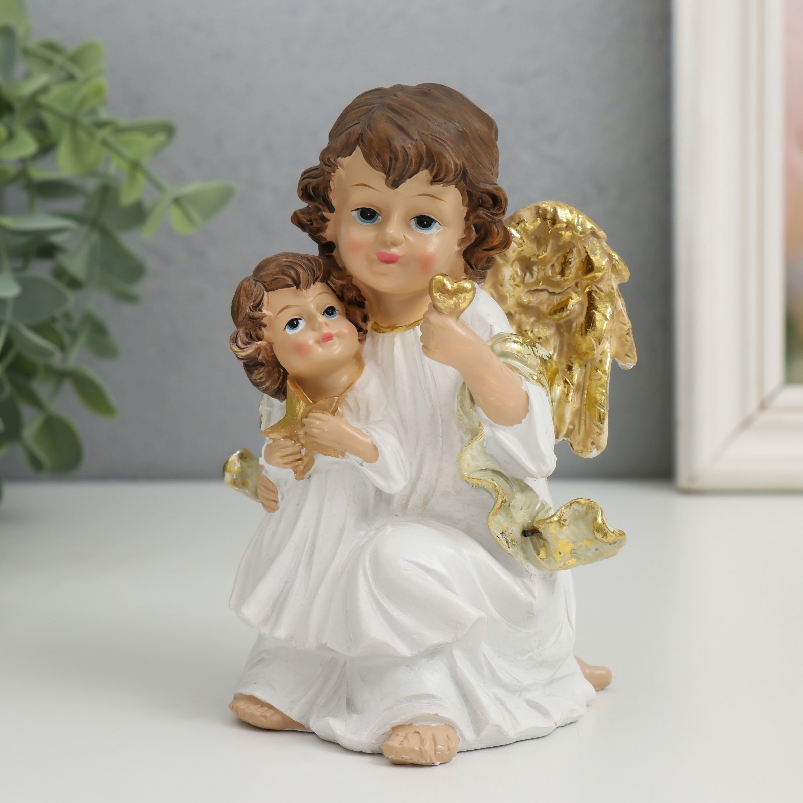 Изображение товара Сувенир "Ангелы в бежевом, с сердцем и звездой" золотые крылья 7.5x8.5x13 см