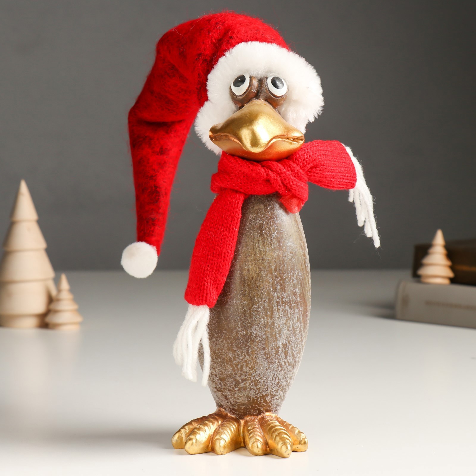 Изображение товара Сувенир "Ворона в красном колпаке с бомбошкой и шарфике" блёстки 45x7.5x8 см