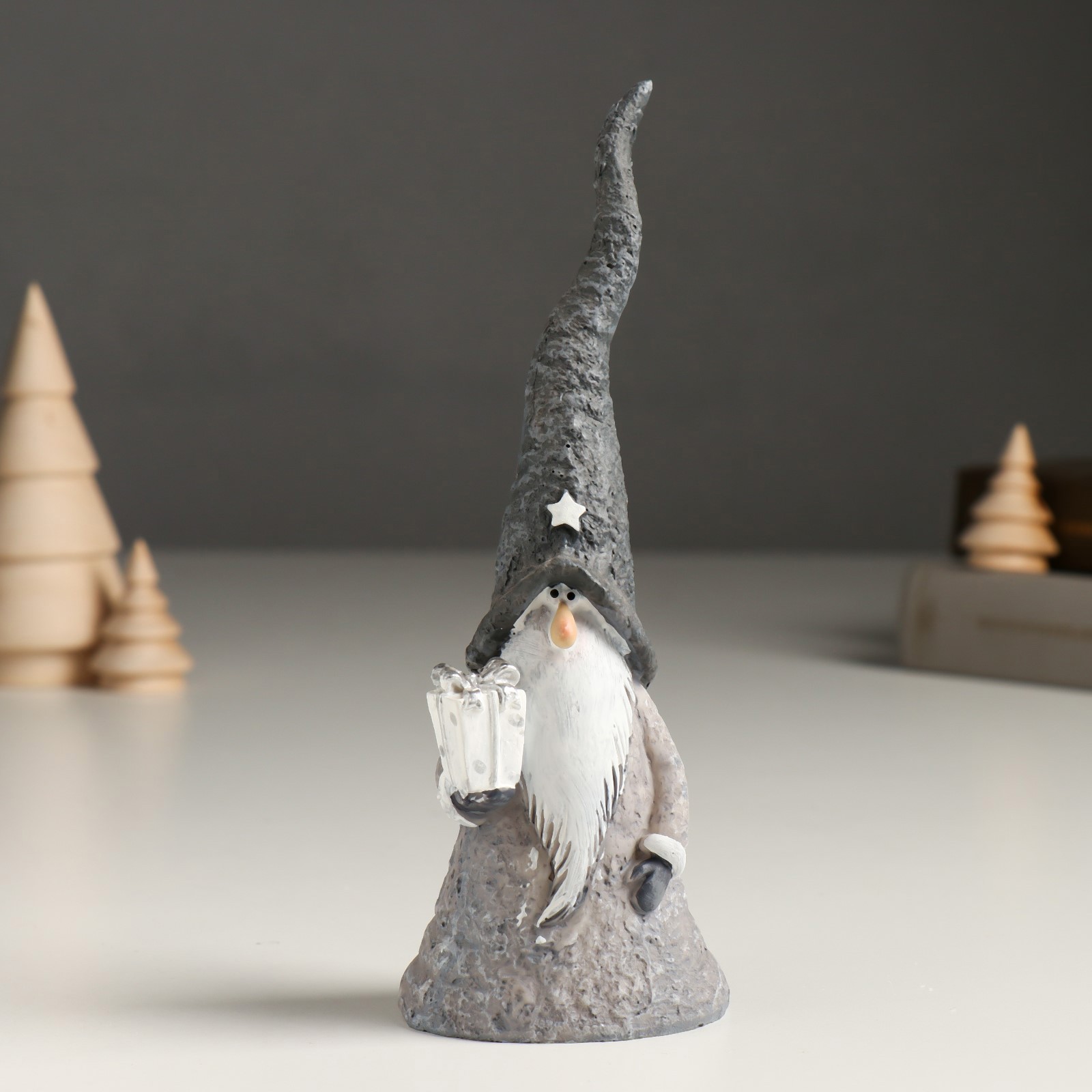 Изображение товара Сувенир "Дед Мороз в сером наряде и длинном колпаке, с подарком" 6.2x5.2x18 см