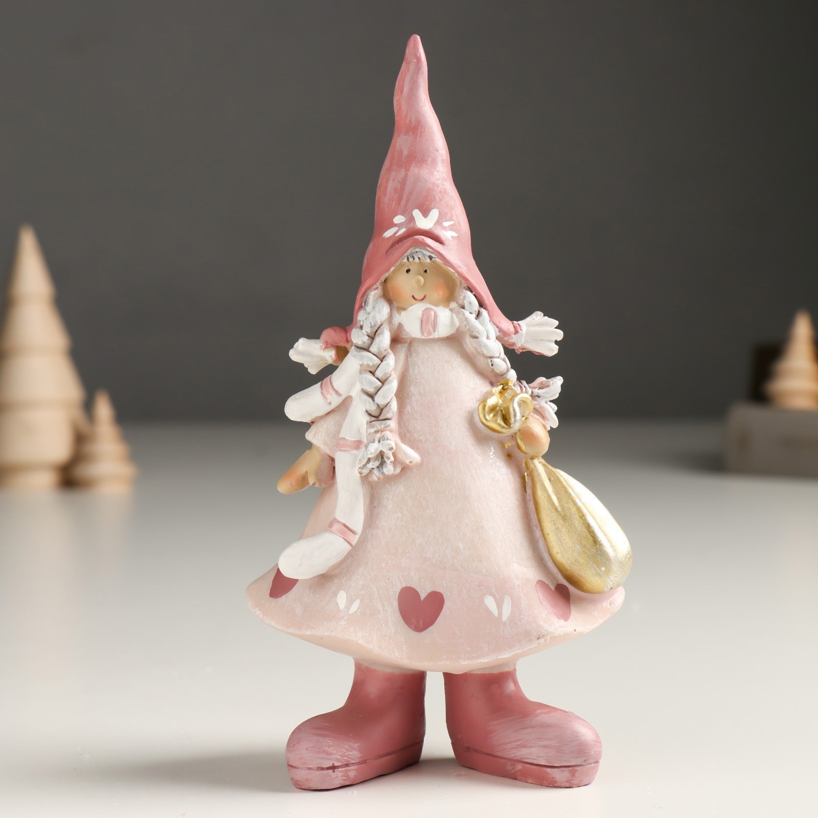 Изображение товара Сувенир "Малышка в розовом, в колпаке-шапке, с мешком подарков" 6x9x16 см