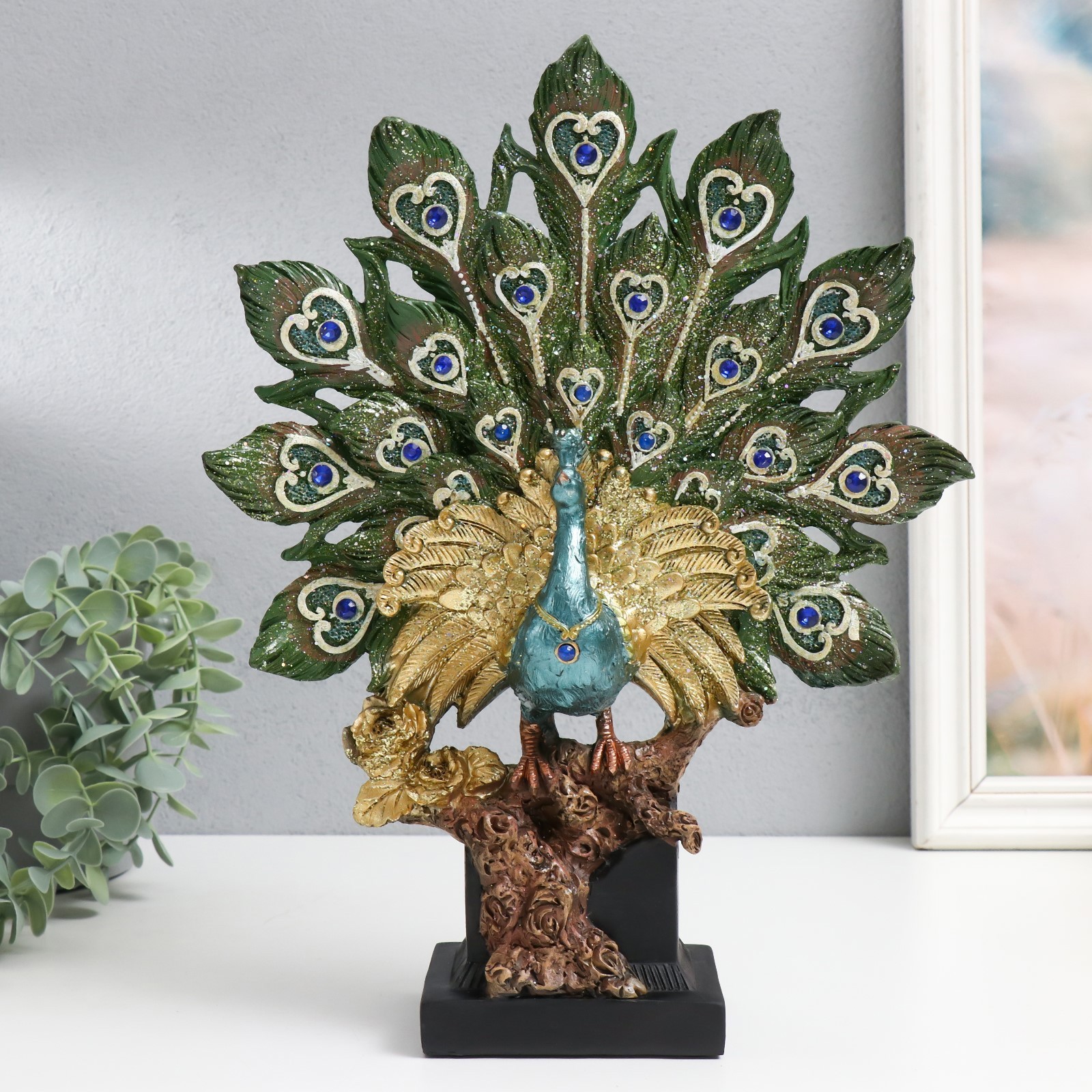 Изображение товара Сувенир "Павлин с зелёным хвостом с перьями-сердцами, сапфир" 25.5x9x33 см