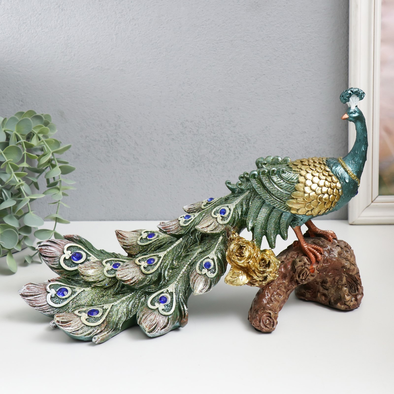 Изображение товара Сувенир "Павлин с зелёными перьями с золотой обводкой на коряге" 32x14x20.5 см