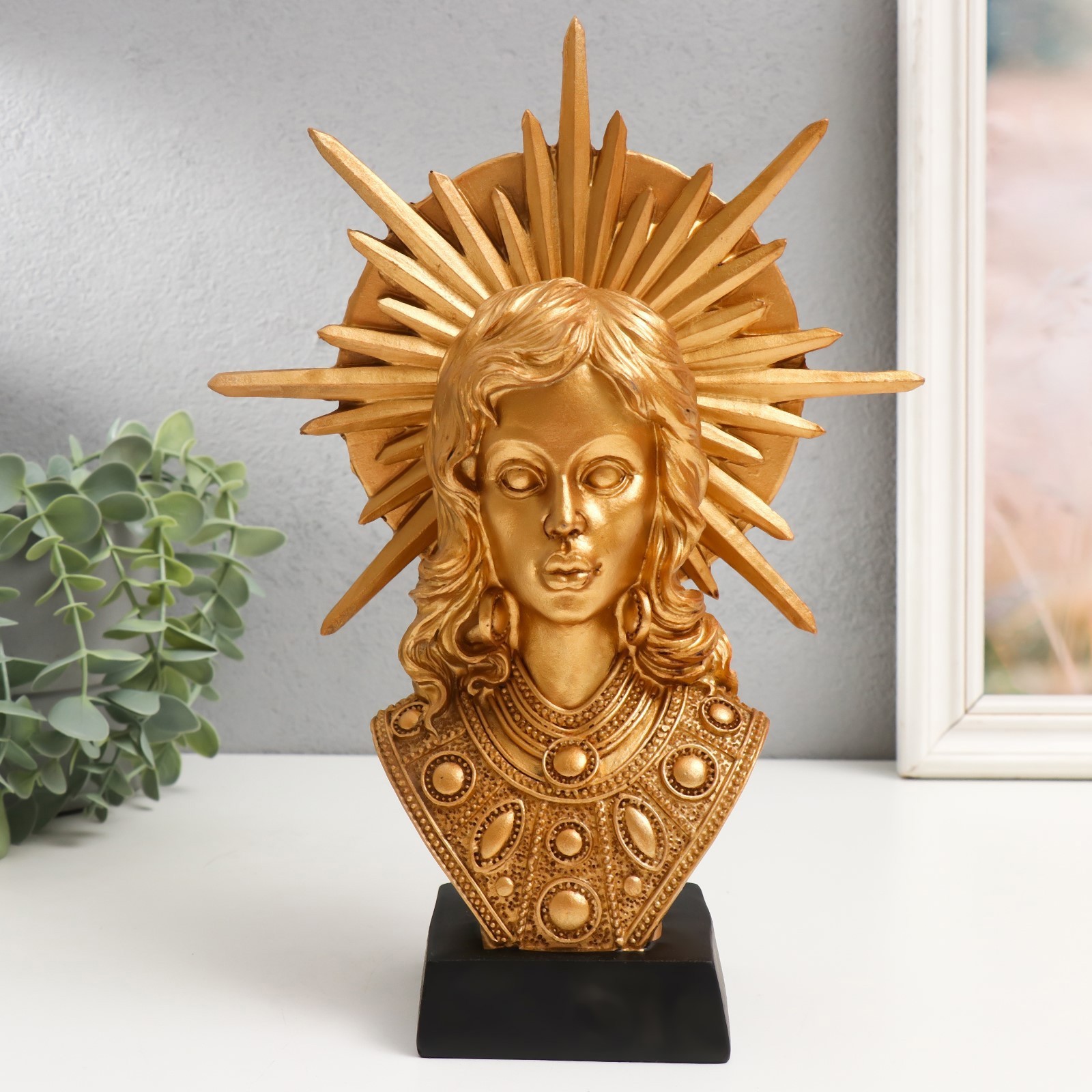 Изображение товара Сувенир Африканка и нимб с лучами — золотая декоративная фигура 27,5x20,3x9 см