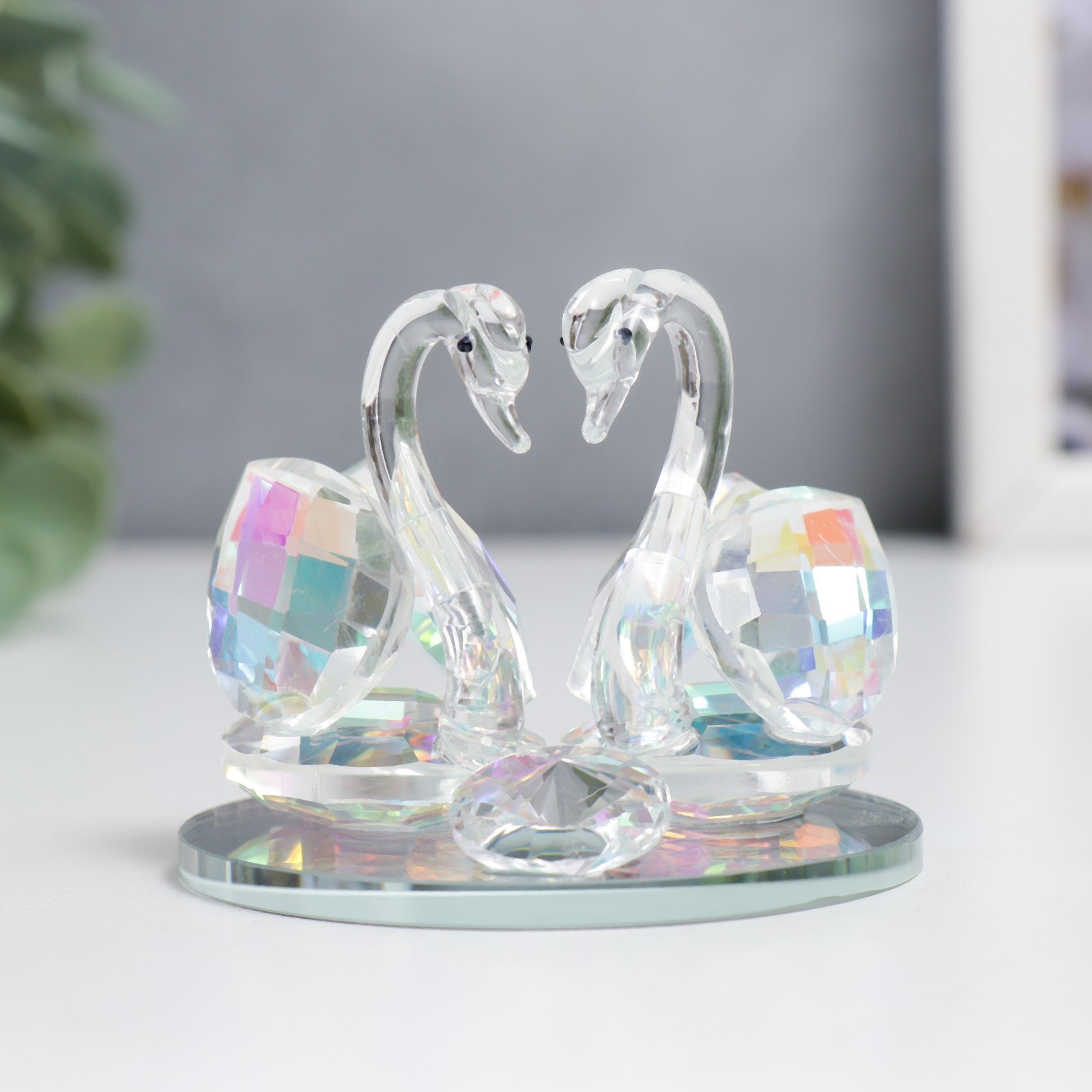 Изображение товара Сувенир Лебеди с бриллиантом — прозрачная голография 6,5x6x5 см