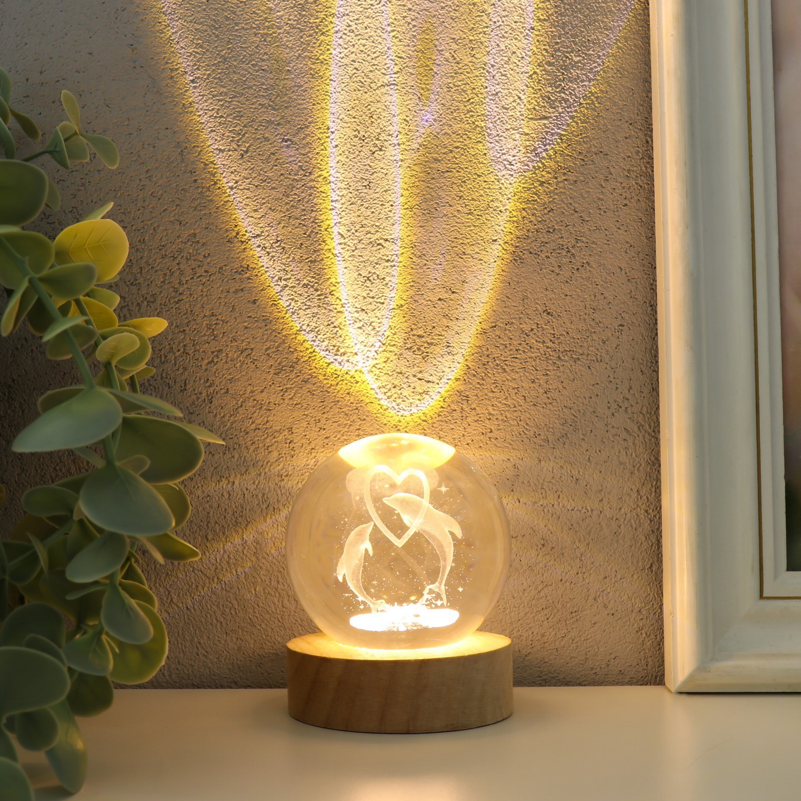 Изображение товара Сувенир с подсветкой "Два дельфина" d-6 см подставка дерево, USB 6.5x6.5x7.5 см