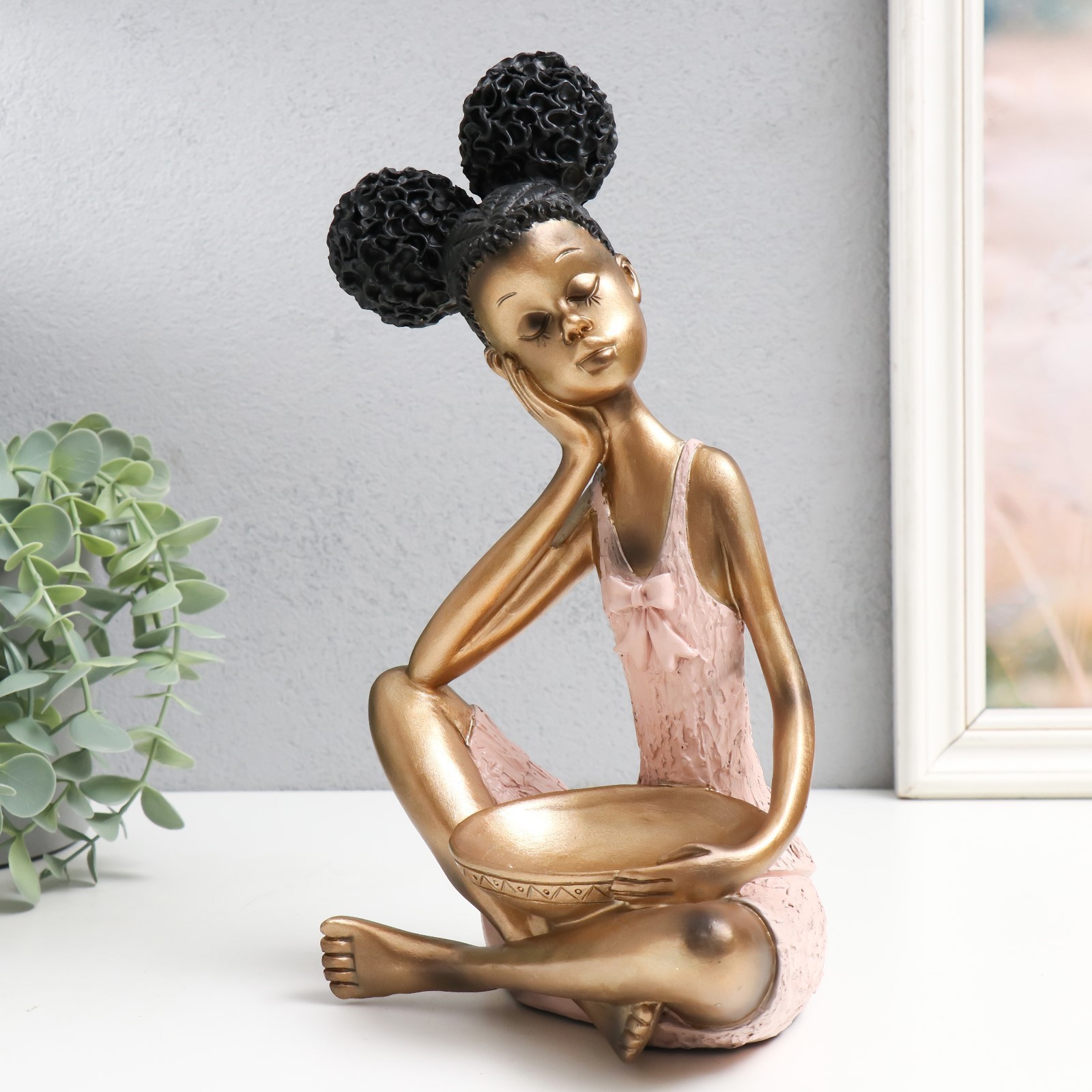 Изображение товара Сувенир "Девочка с кудрявыми хВостиками с блюдом" розово-золотой 17x12x27 см