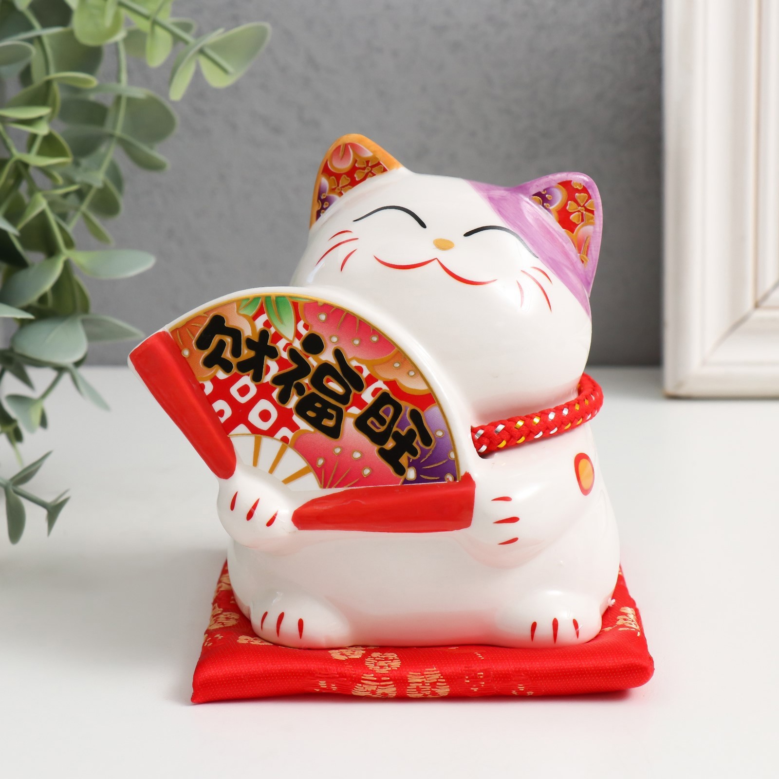 Изображение товара Копилка "Кот Манэки-нэко с веером для привлечения богатства и удачи" 9x9.5x9.5 см