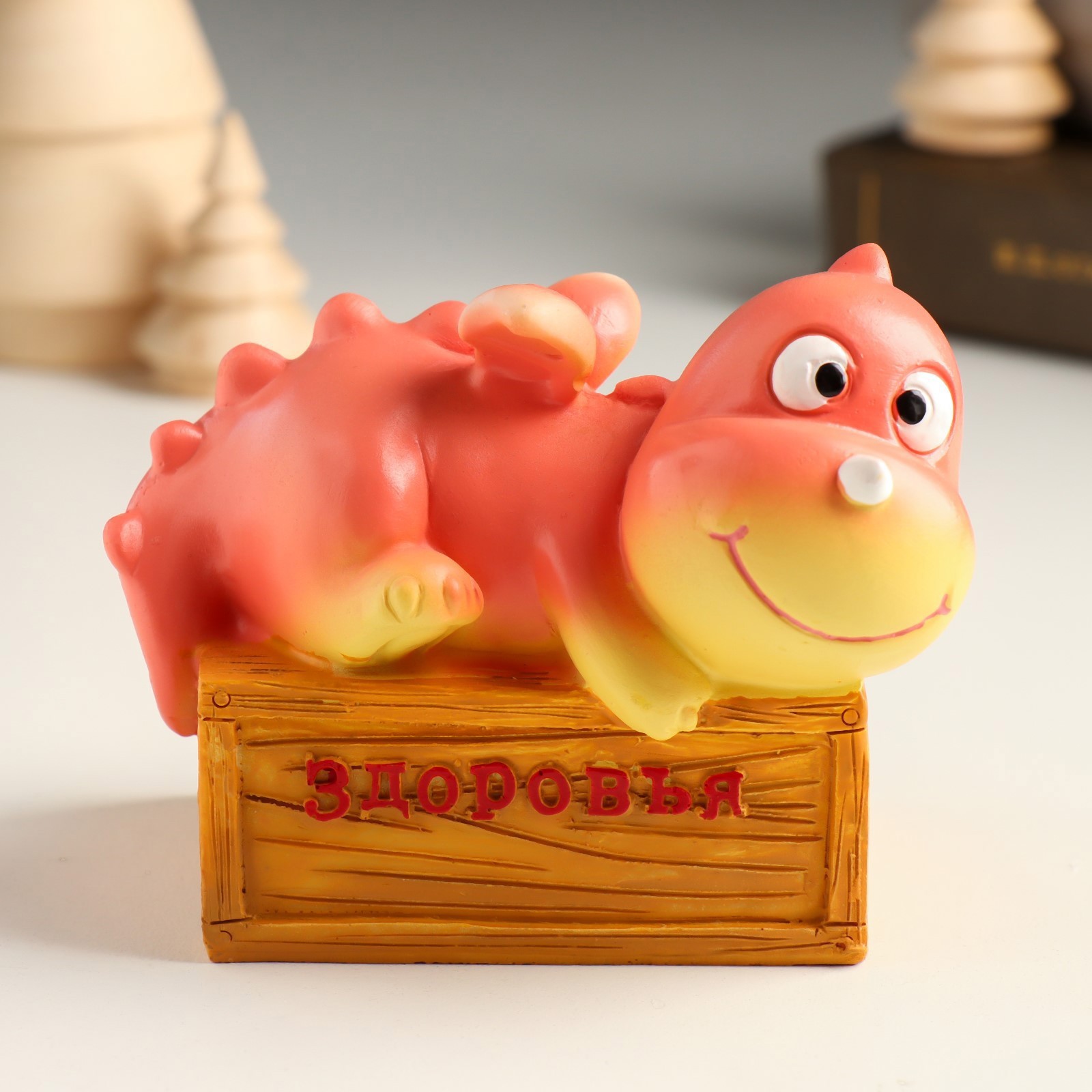 Изображение товара Копилка "Дракоша на ящике с пожеланием - здоровья" 10x7x7.5 см