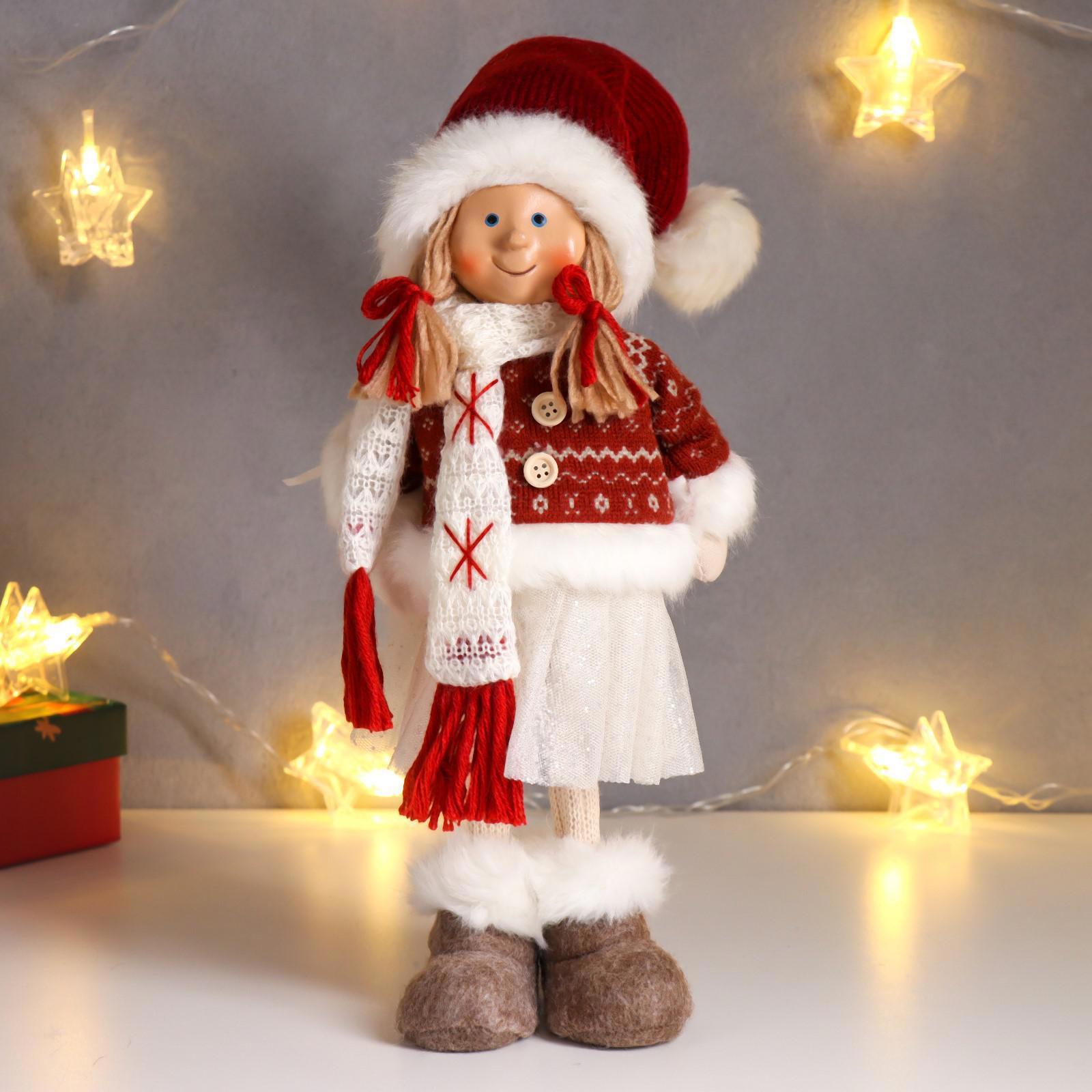 Изображение товара Кукла интерьерная SIMALAND 50 см в бордовом свитере и колпаке