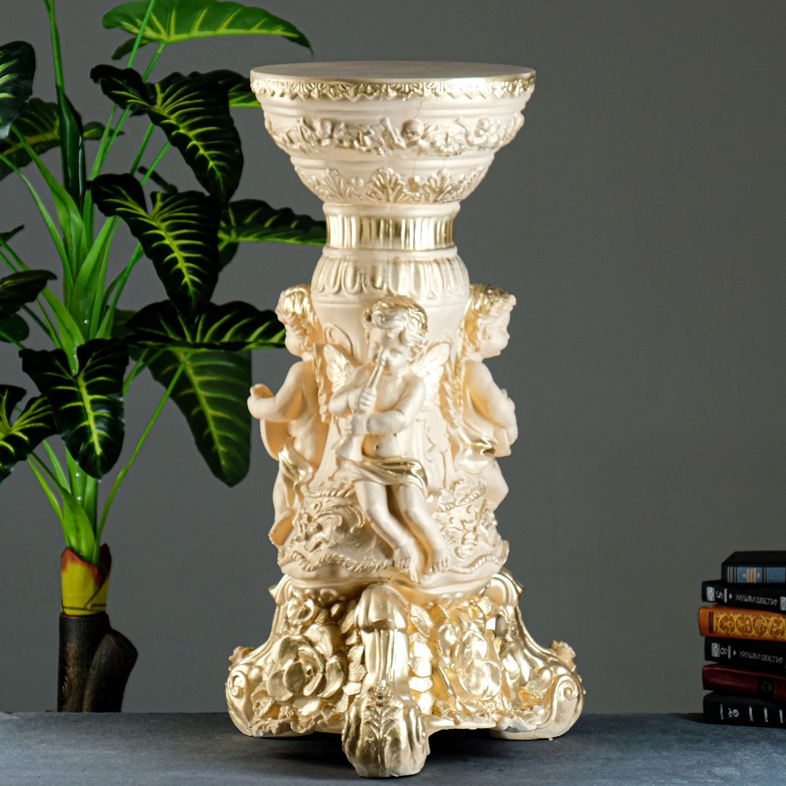 Изображение товара Колонна "Три ангела" слоновая кость 49x46x88 см