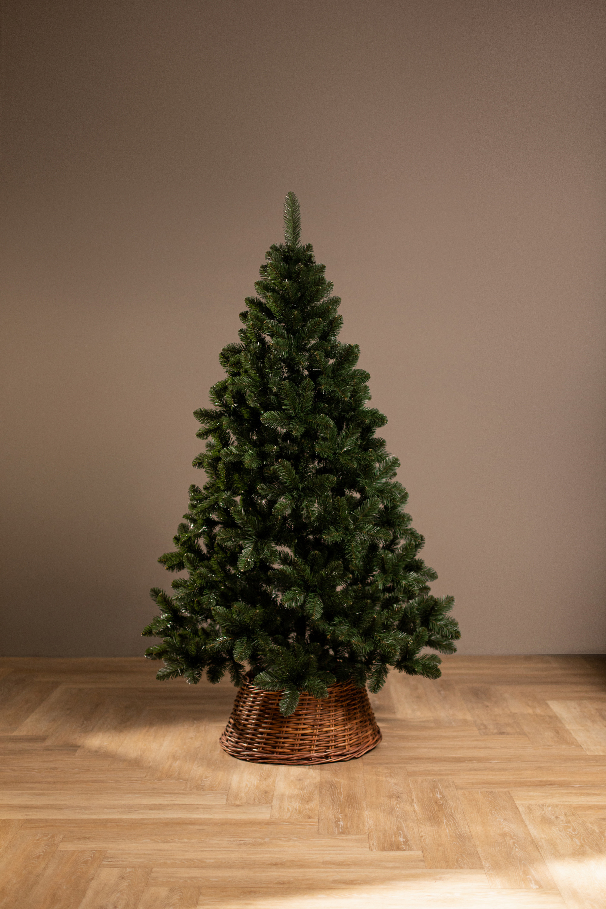 Изображение товара Ель новогодняя искусственная Max christmas ЕНОК 18 Классика 180 см