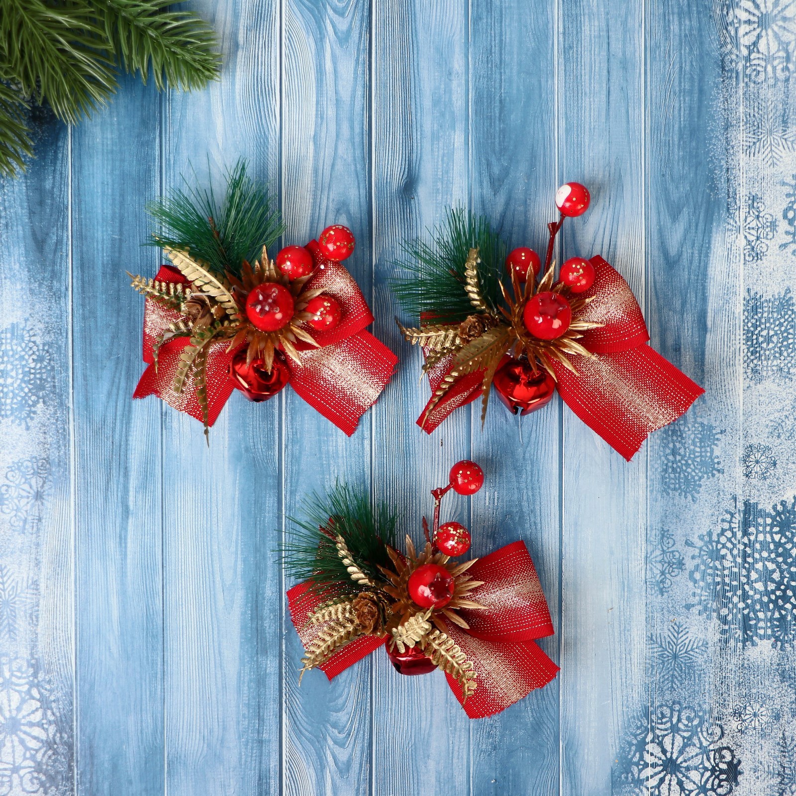 Изображение товара Набор елочных игрушек Еловая композиция Зимнее волшебство 9692878 8 см х 11 см красный 3 шт