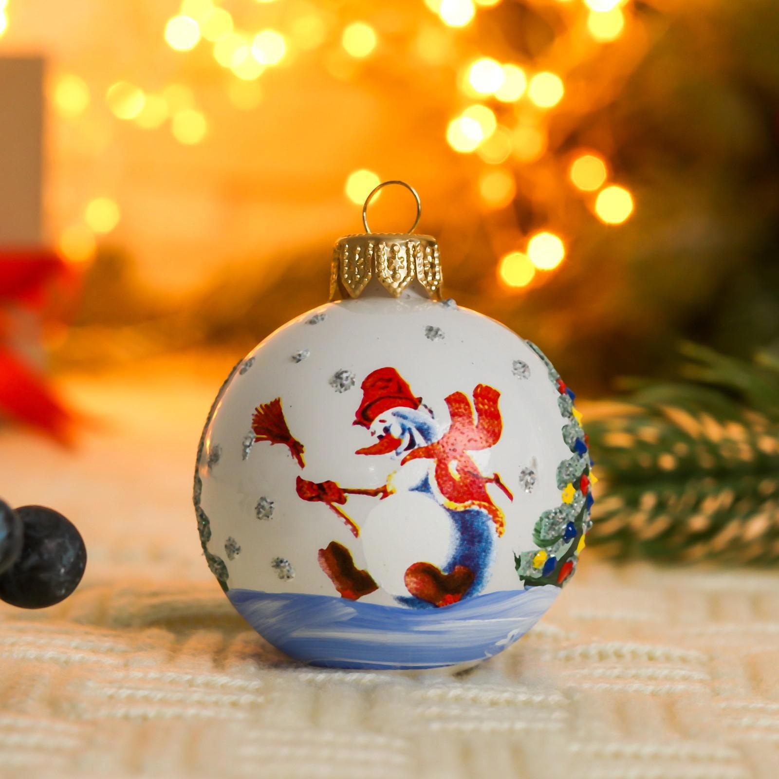 Изображение товара Набор елочных шаров Simaland 7304134 Веселый снеговик 6 см стекло белый 1 шт