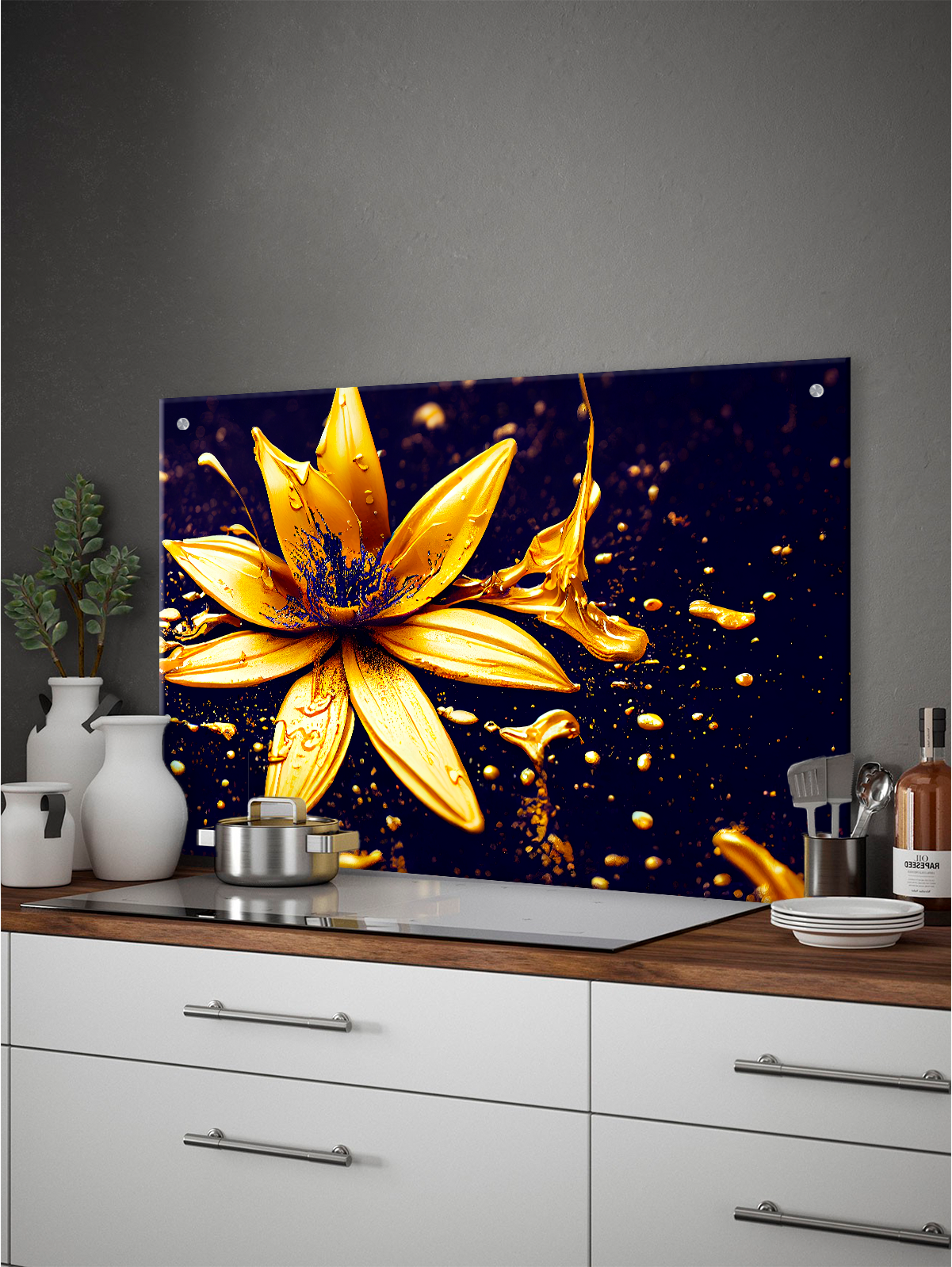 Изображение товара Стеновая панель Borntoprint Золотой цветок на черном 600x900 мм закаленное стекло