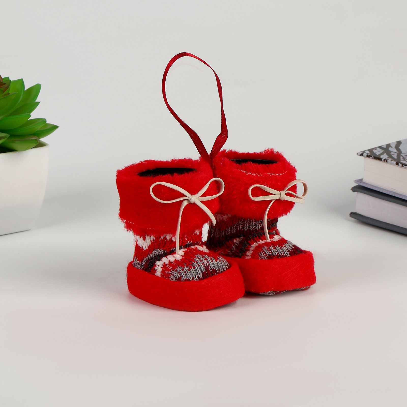 Изображение товара Конфетница Страна Карнавалия Сапожки с бантиками