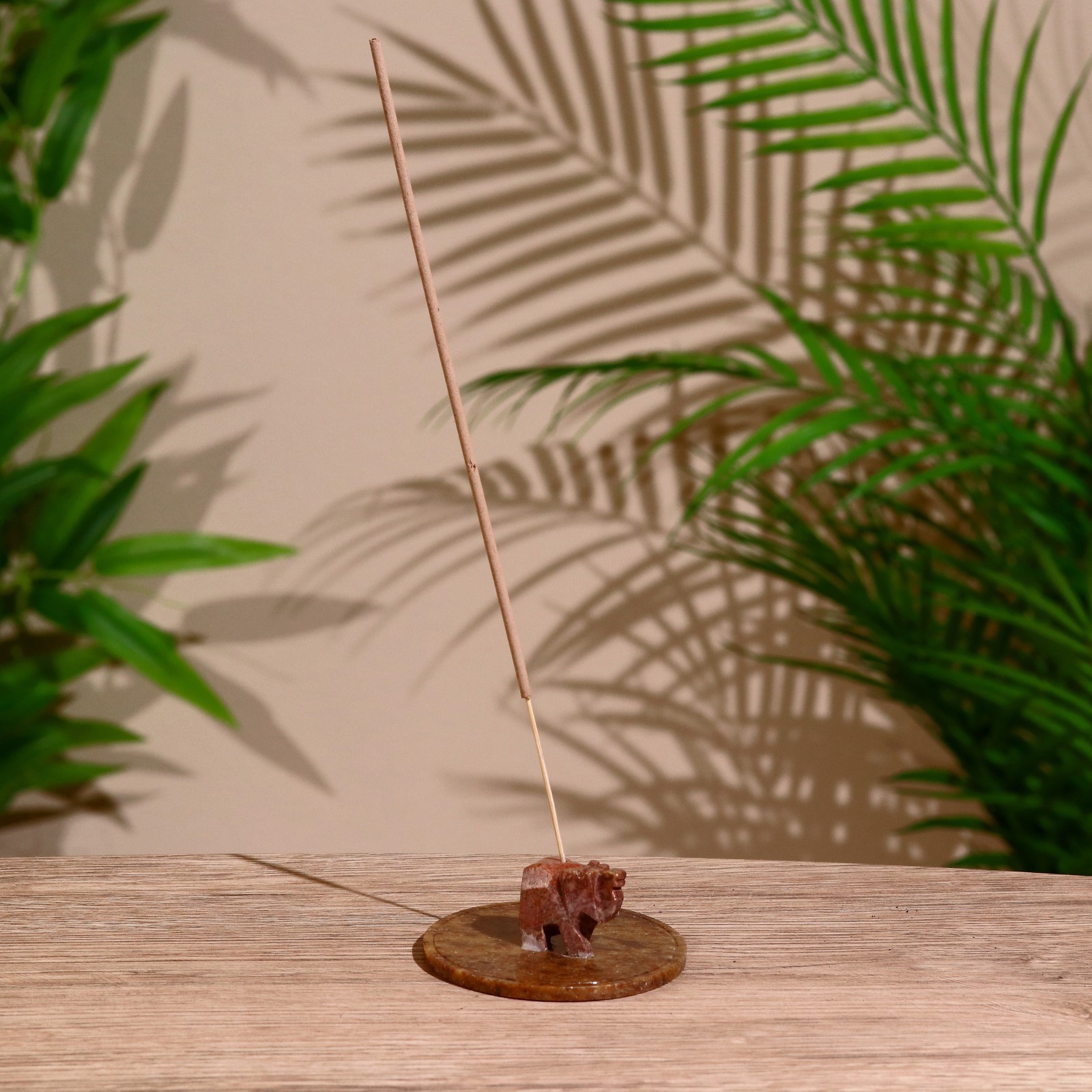 Изображение товара Подставка под благовония "Слоник" мыльный камень, 10 см