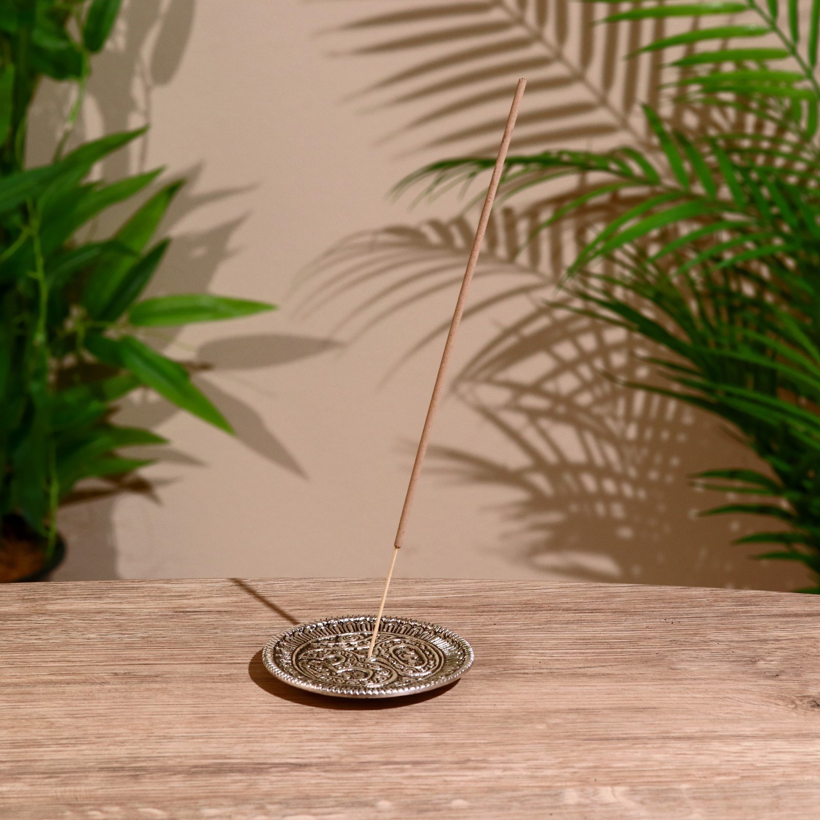 Изображение товара Подставка под благовония "Ом" металл, 9 см Изображение товара Подставка под благовония "Ом" металл, 9 см