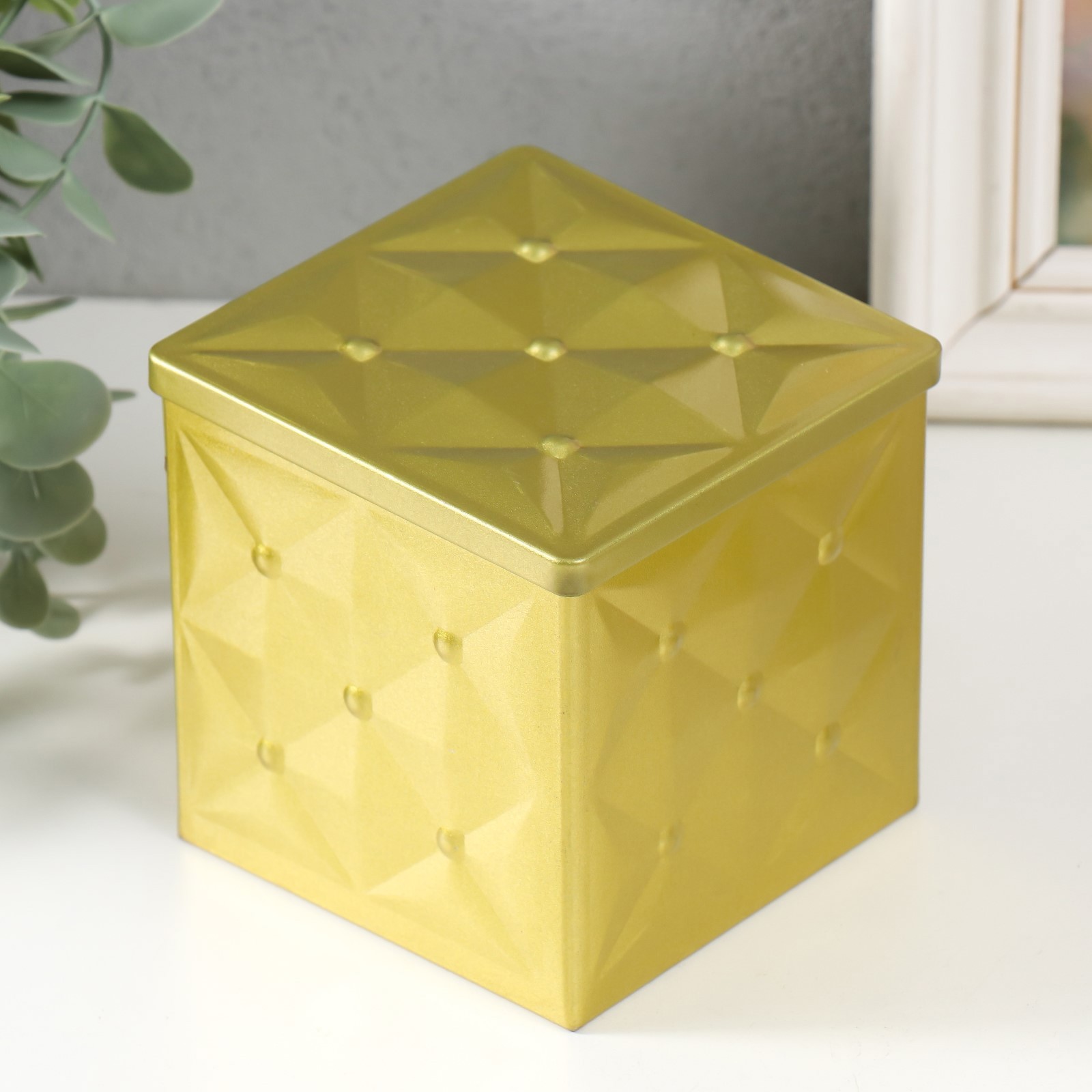 Изображение товара Шкатулка квадрат "Картеная стяжка" грани, золото 9x9x9 см