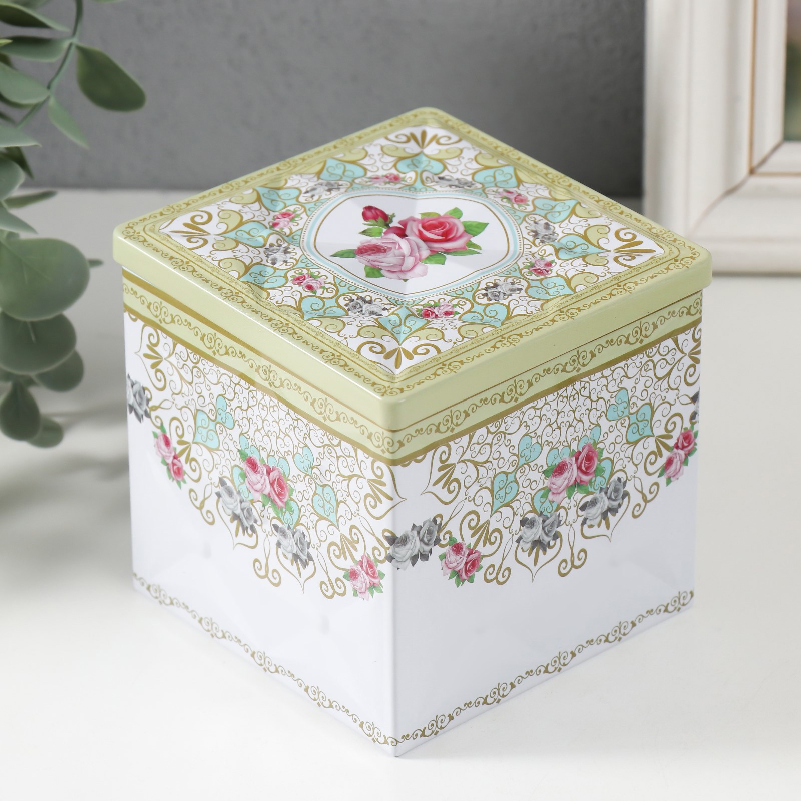 Изображение товара Шкатулка квадратная «Розы и орнаменты» 9x9x9 см — металл