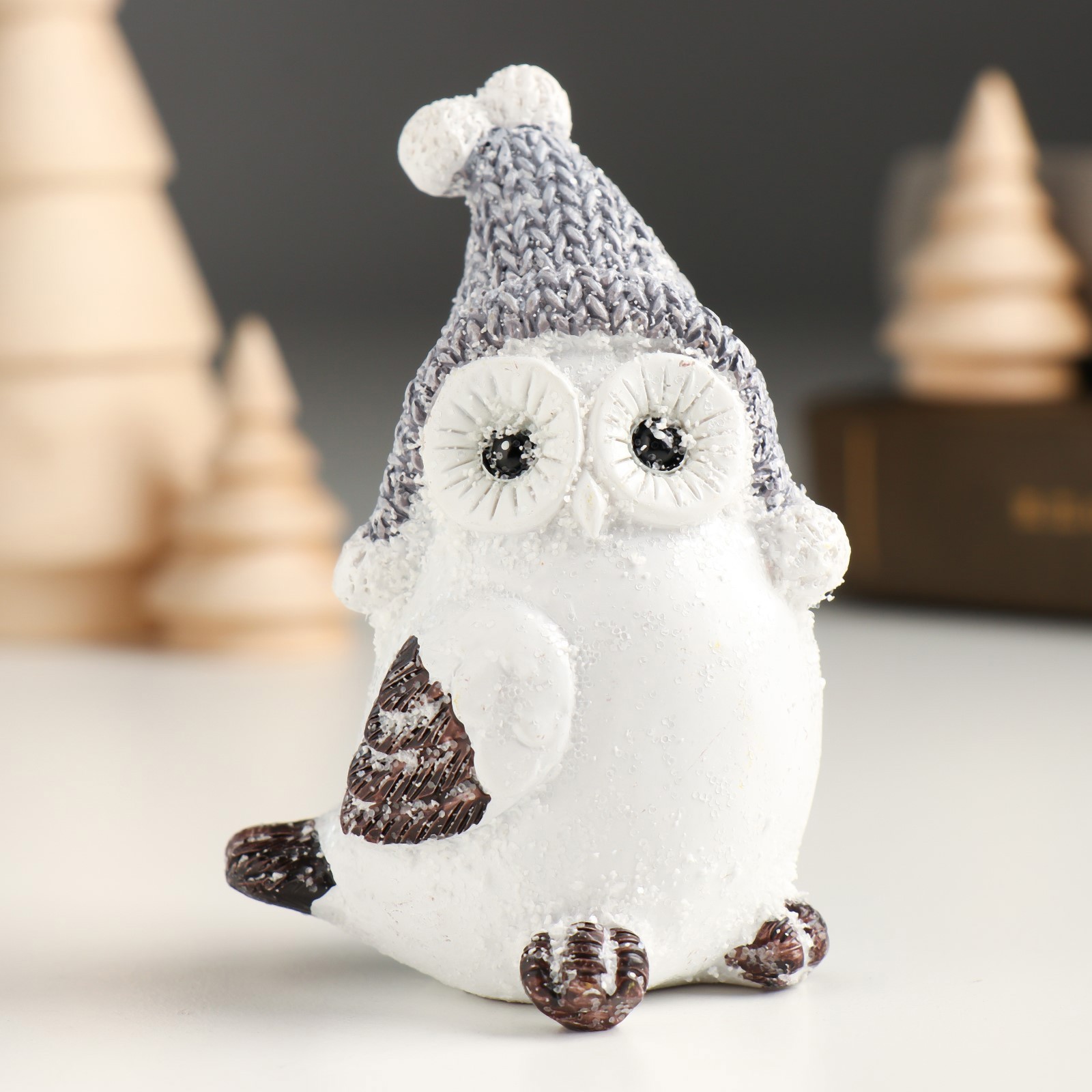 Изображение товара Сувенир "Белый филин в шапке-колпаке" с посыпкой 5.8x5x8.2 см