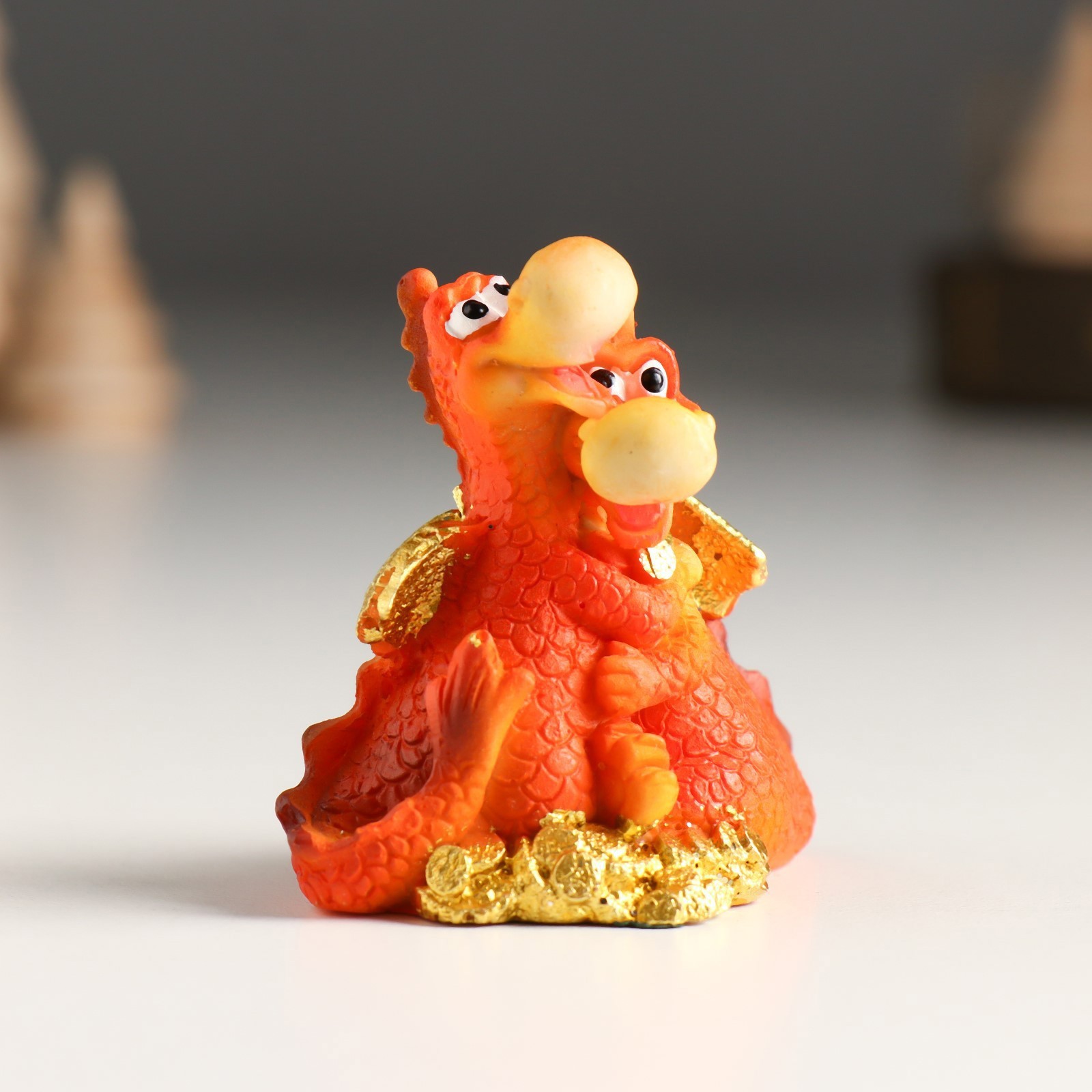 Изображение товара Сувенир "Дракончики - объятия на золотых монетках" 5.6x3.5x5.5 см