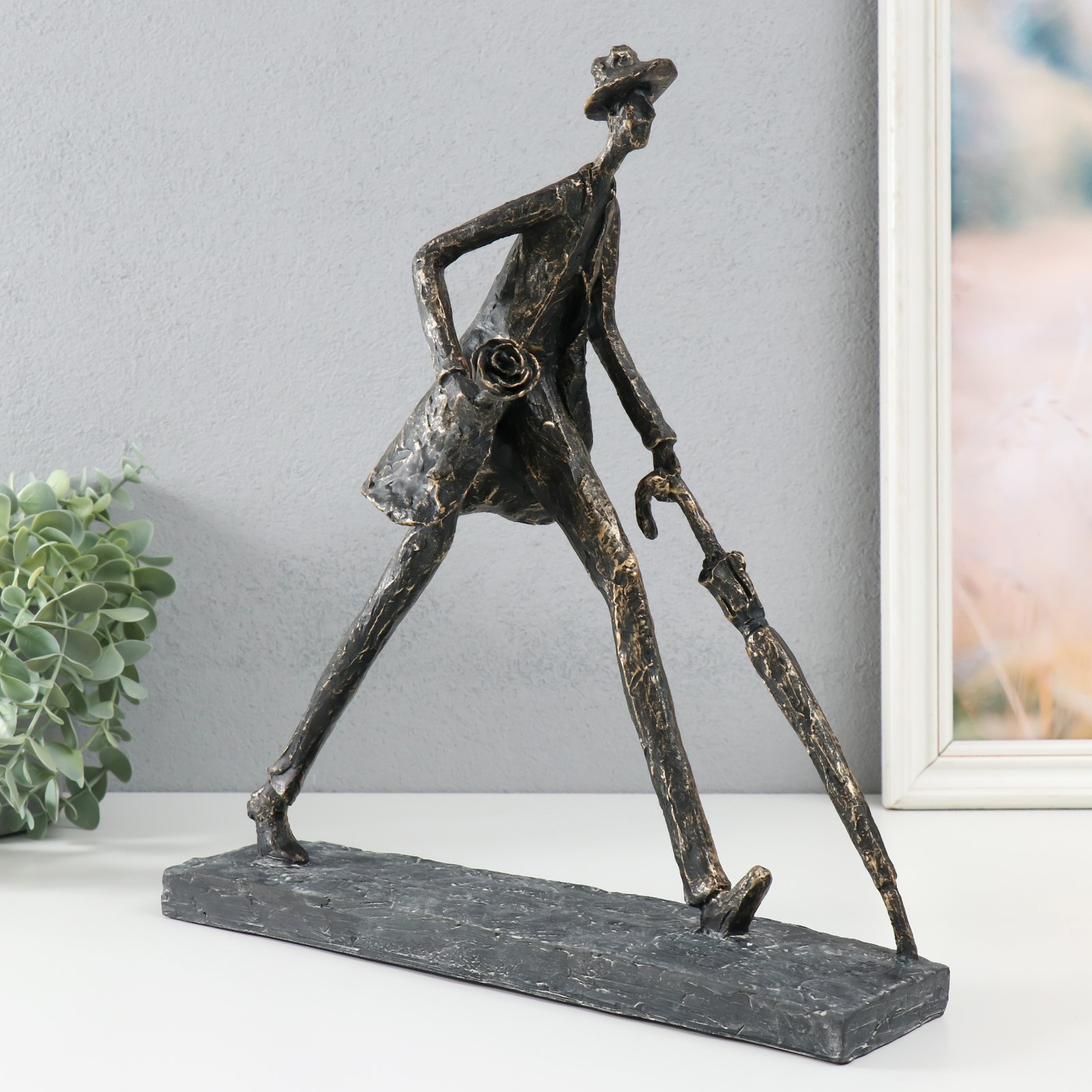 Изображение товара Сувенир "Человек с зонтом. На свидание" под металл 31.7x12x34.4 см