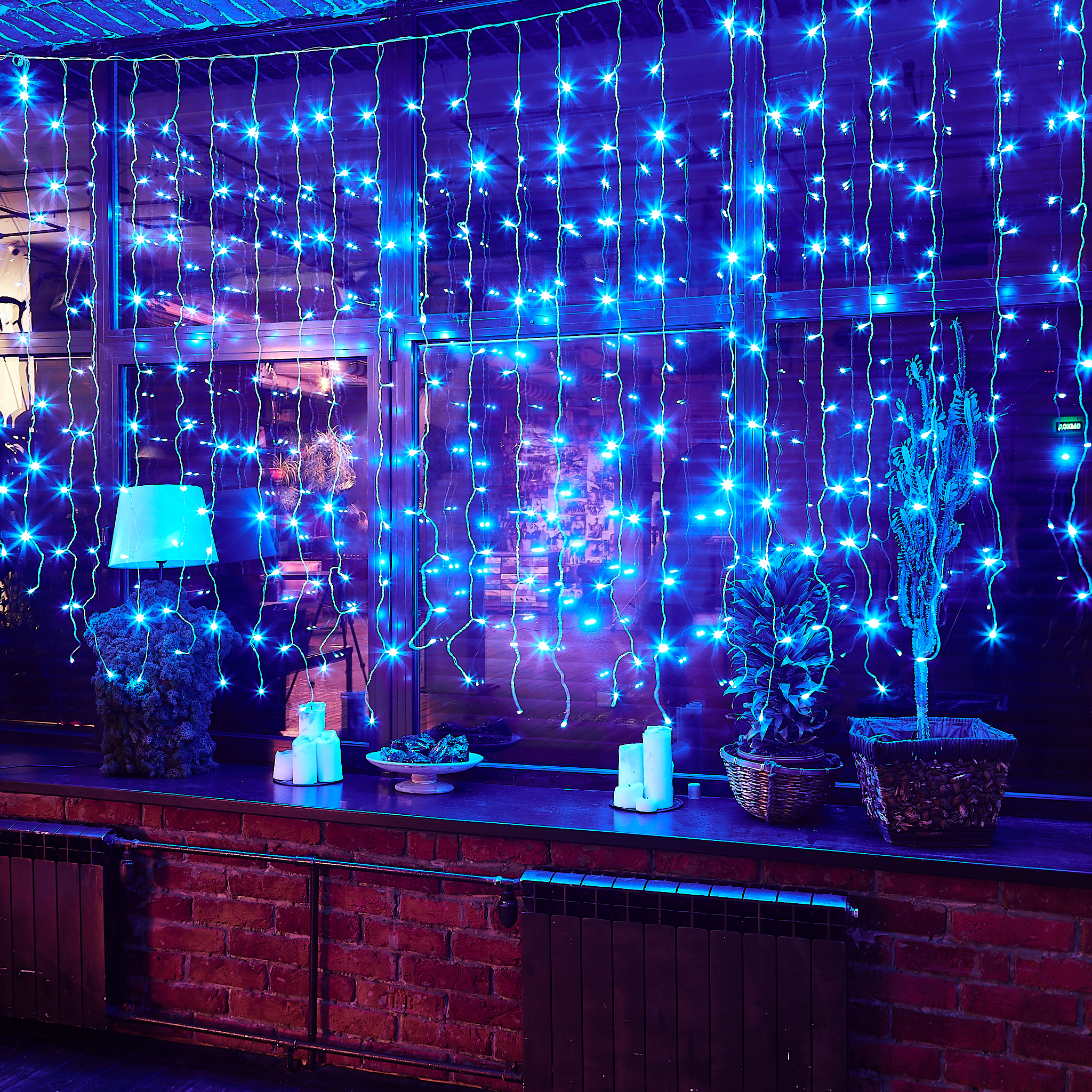 Изображение товара Гирлянда светодиодная занавес Uniel электрическая 3x2 м синий свет 1 режим 264 лампы цвет прозрачный