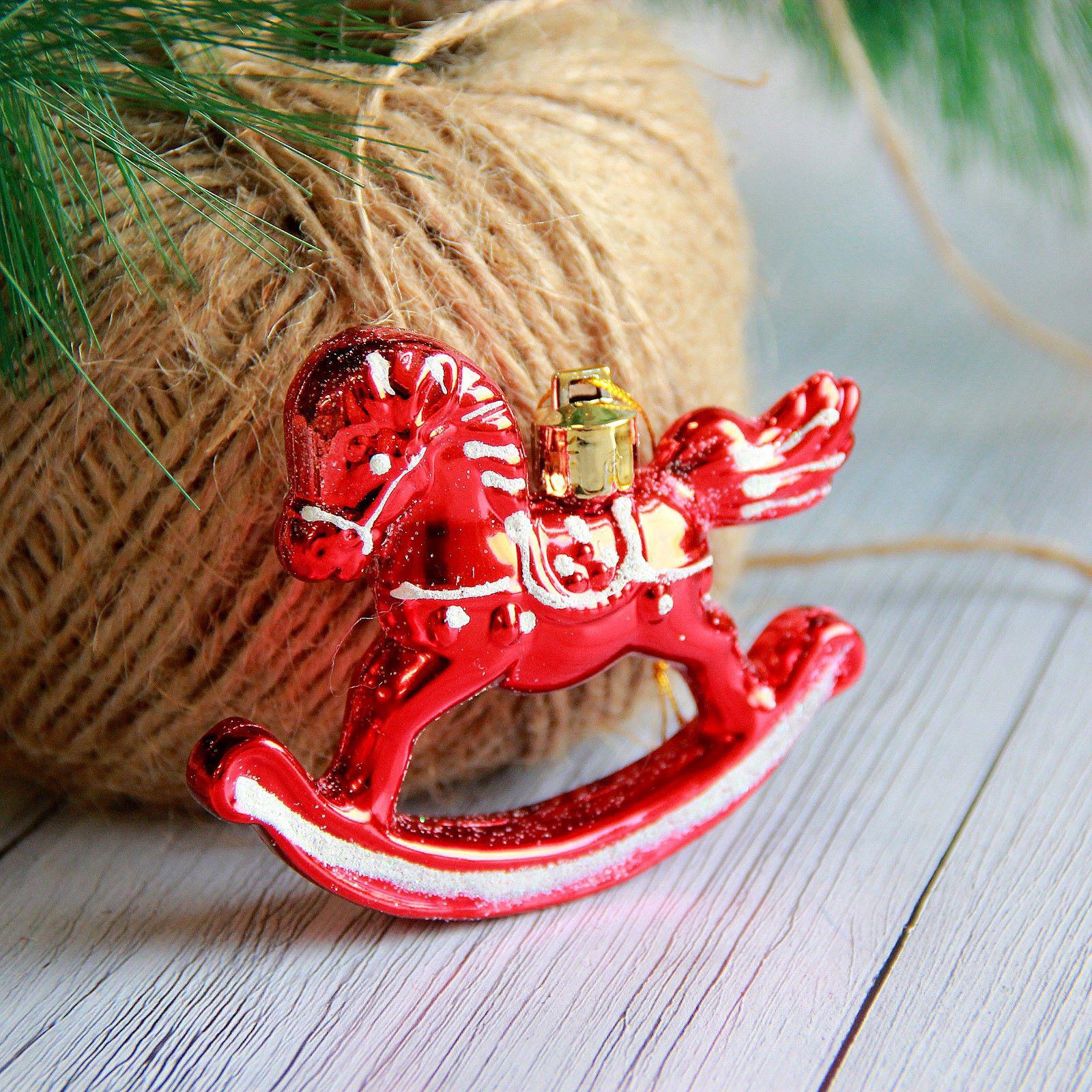 Изображение товара Набор елочных игрушек Лошадка-качалка Зимнее волшебство 3 шт 6 см красный