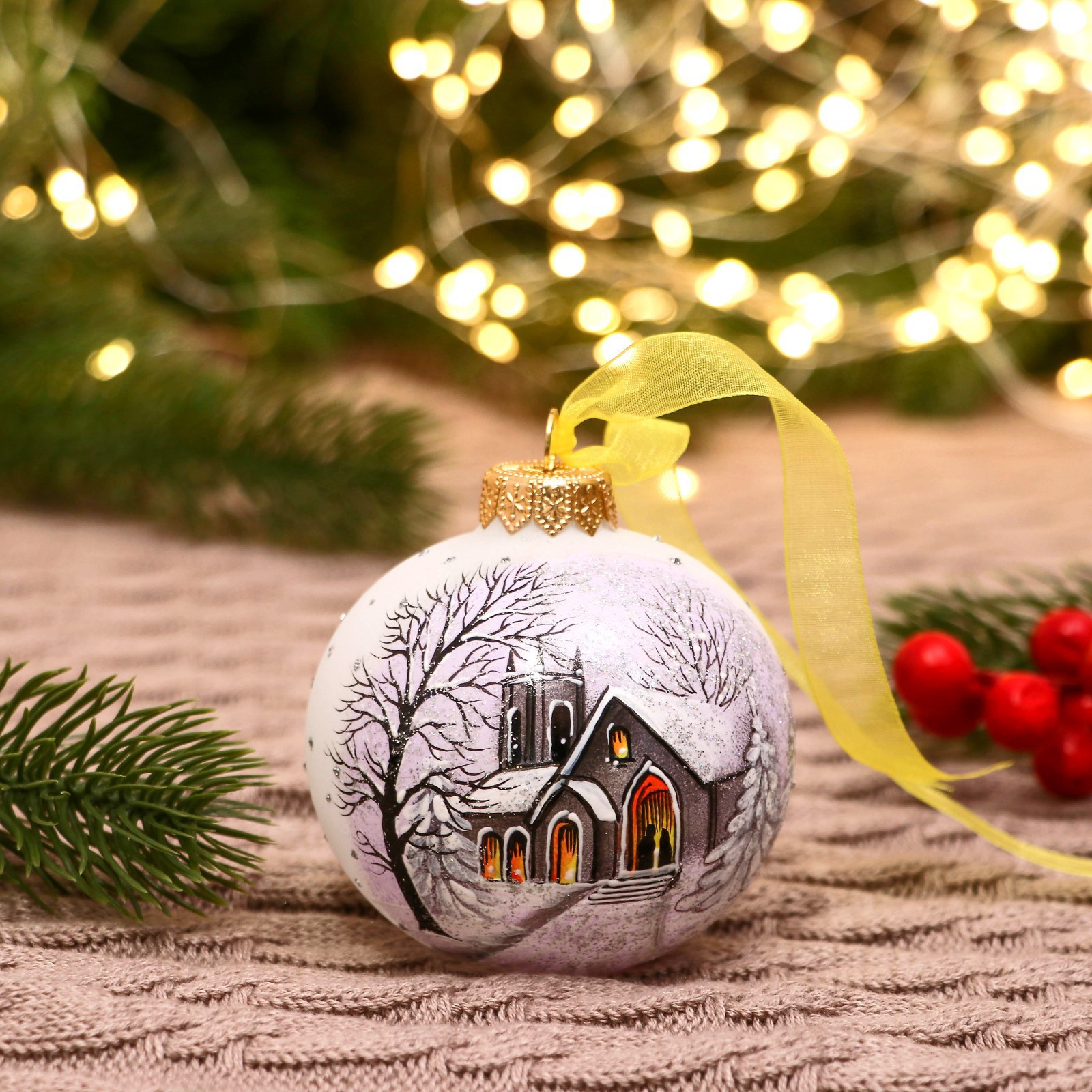 Изображение товара Елочный шар Evis 7124106 ФБО Дом в снегу 7 см стекло белый