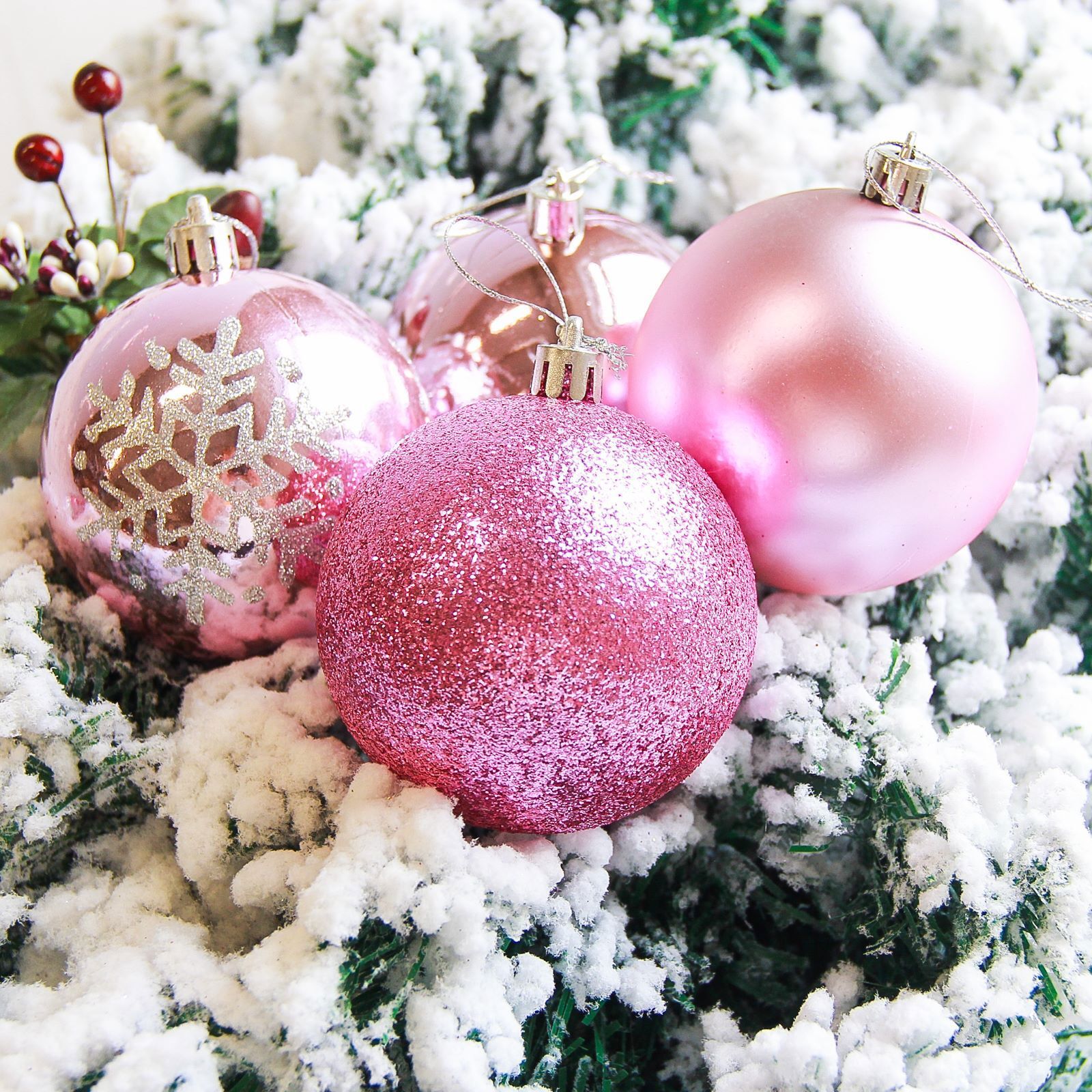 Изображение товара Набор елочных шаров Зимнее волшебство 2178278 ФБО Снежинка капель 8 см пластик розовый 6 шт