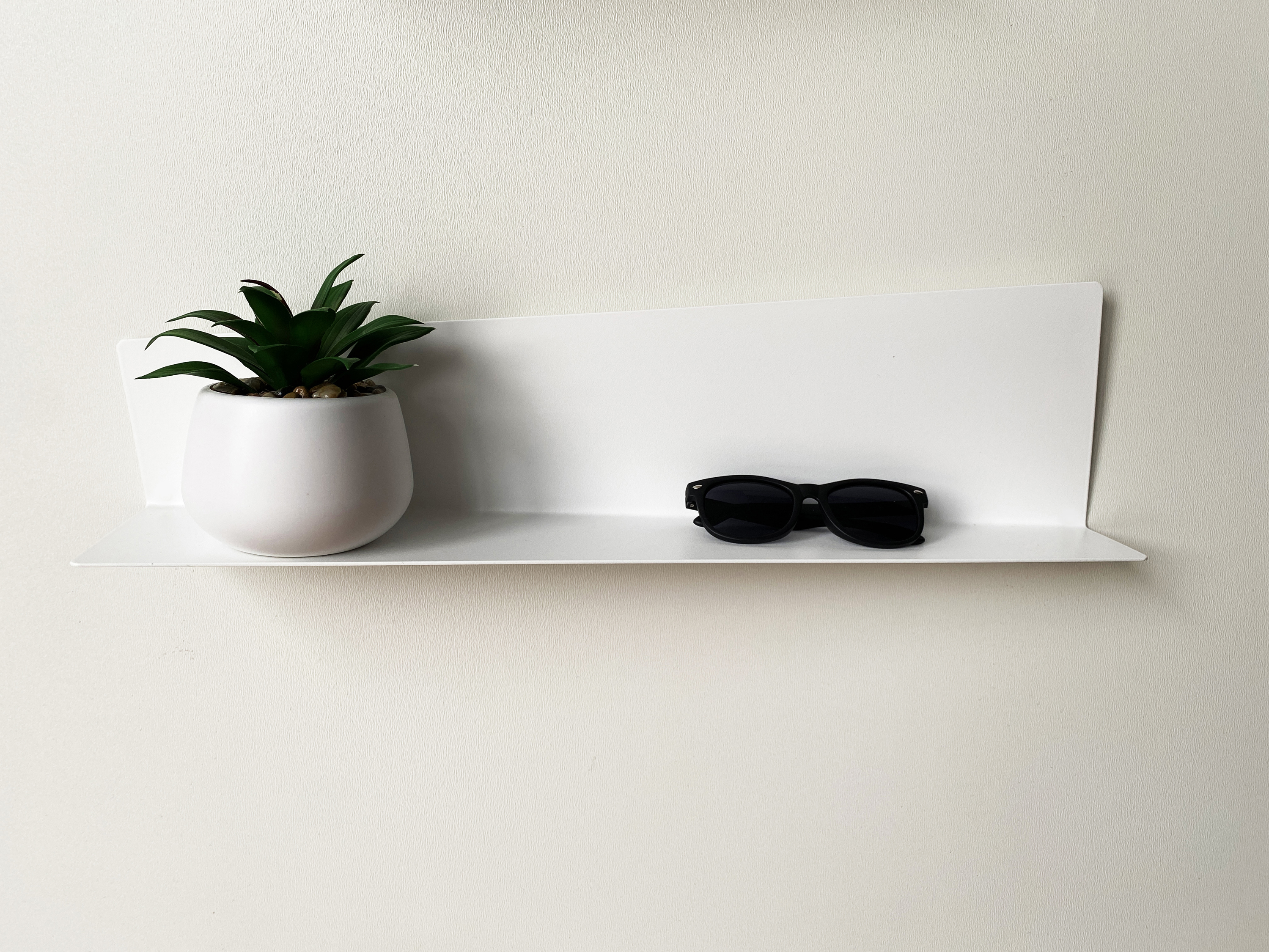 Изображение товара Полка BLACKSTEELONE Настенная 50x12 см Белый матовый стиль Моура Изображение товара Полка BLACKSTEELONE Настенная 50x12 см Белый матовый стиль Моура