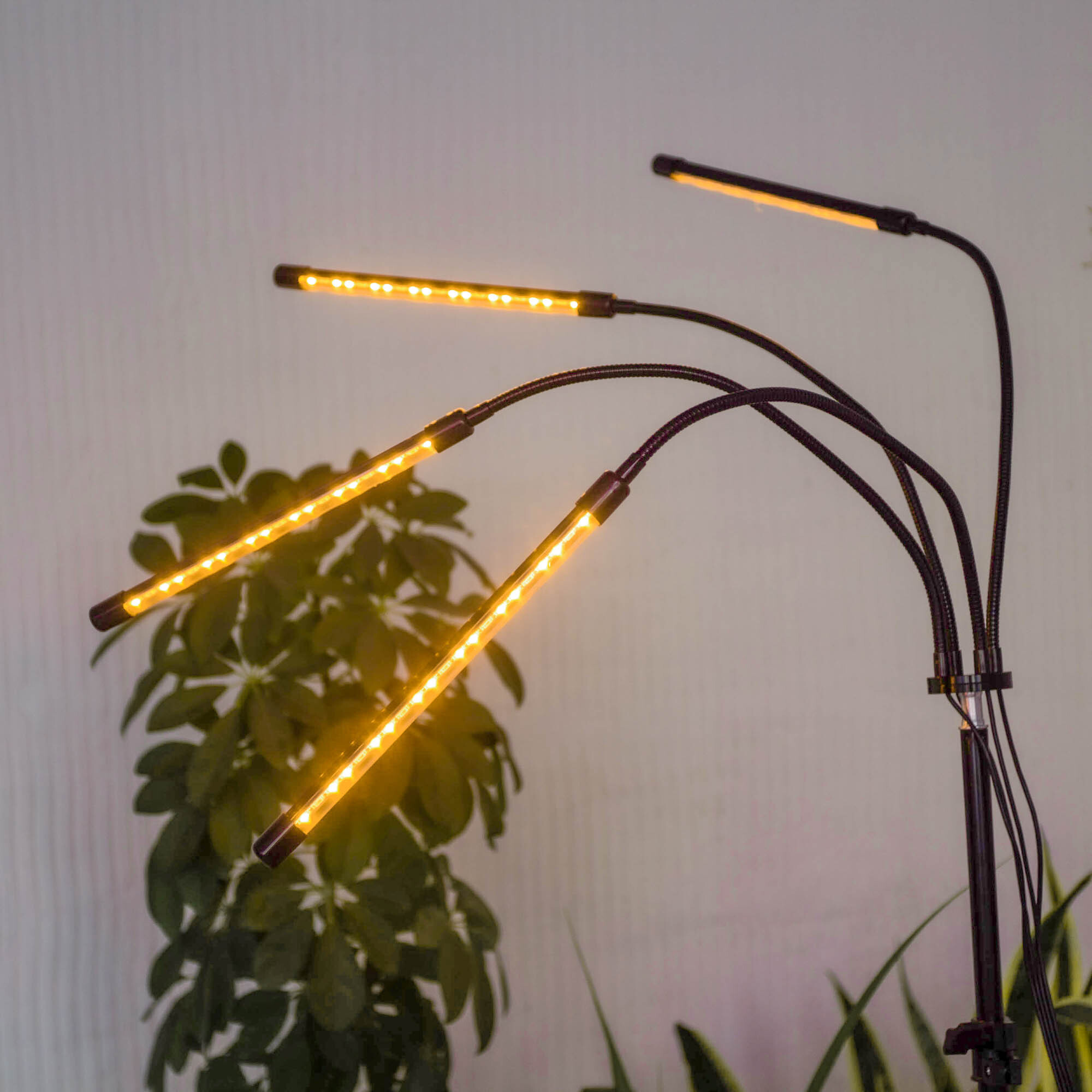 Изображение товара Kurato 133668 — настольная фитолампа 40 Вт, полный спектр