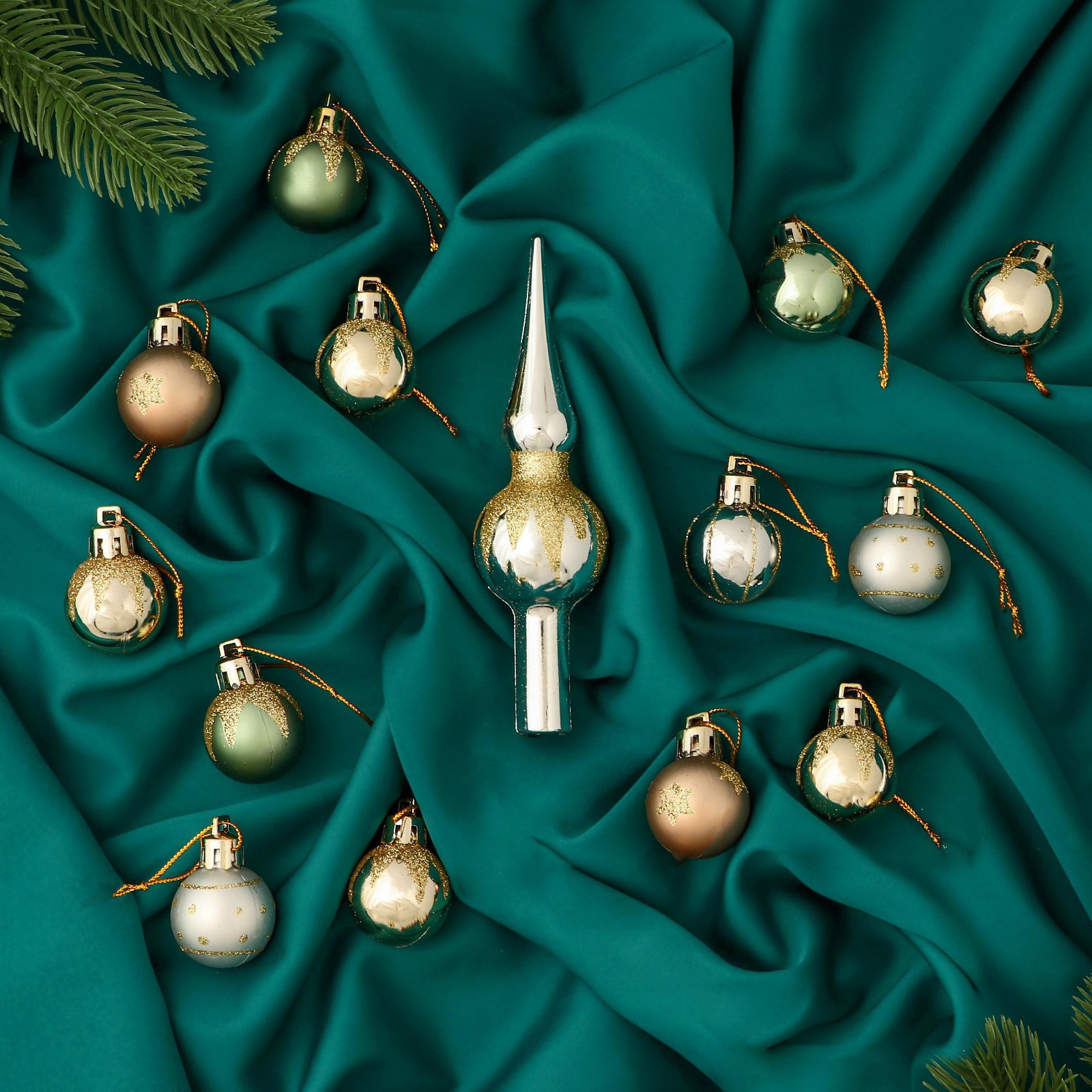 Изображение товара Набор елочных игрушек Сочельник Зимнее волшебство 9510146 3 см цвет золотой 15 шт